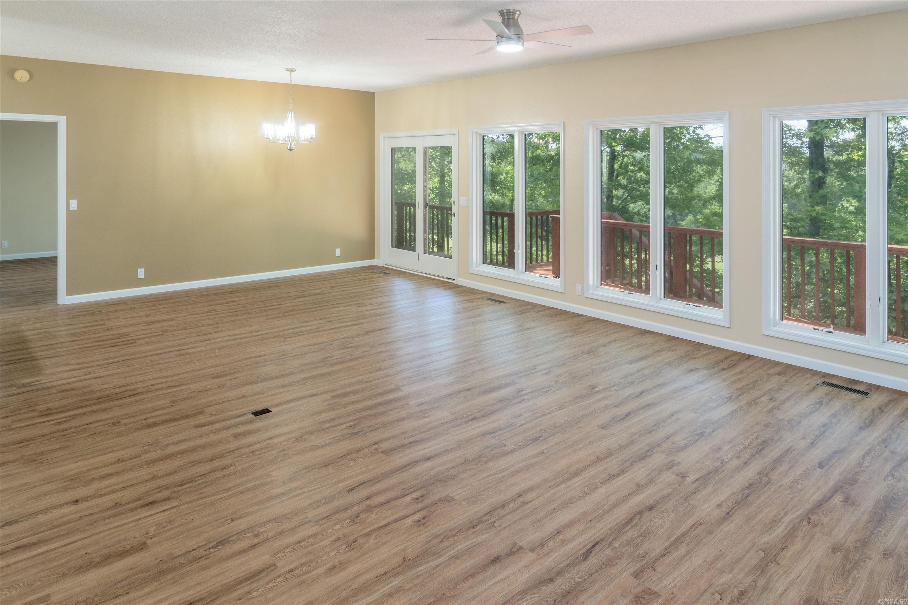 MAGELLAN COURTS - Residential