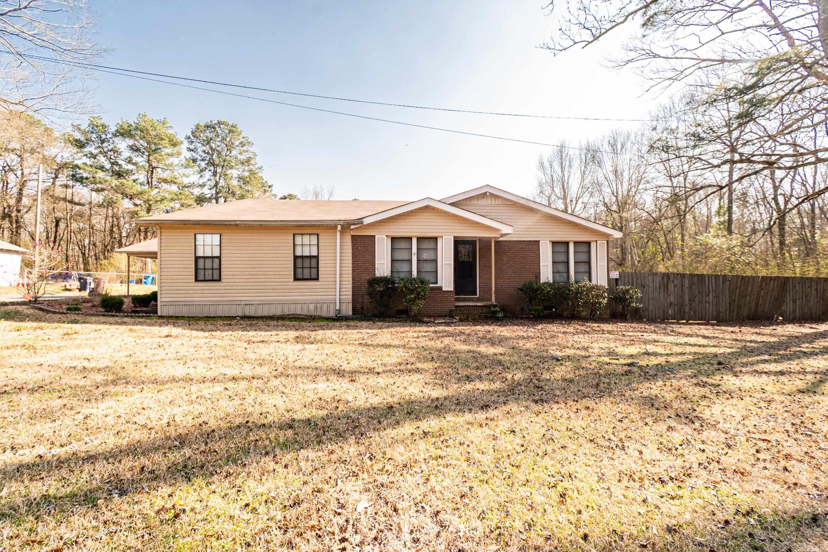 Looking for a spacious home in the Smackover-Norphlet school district? Ample yard space and plenty of rooms for you or your family. Check out this property located at 601 W. Padgett! *Agents see "Agent Remarks"