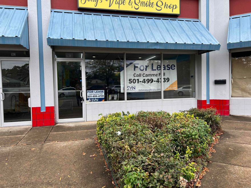 1650 SF of Retail or Office Space FOR LEASE in the heart of Maumelle. $10 PSF plus $25 CAM.