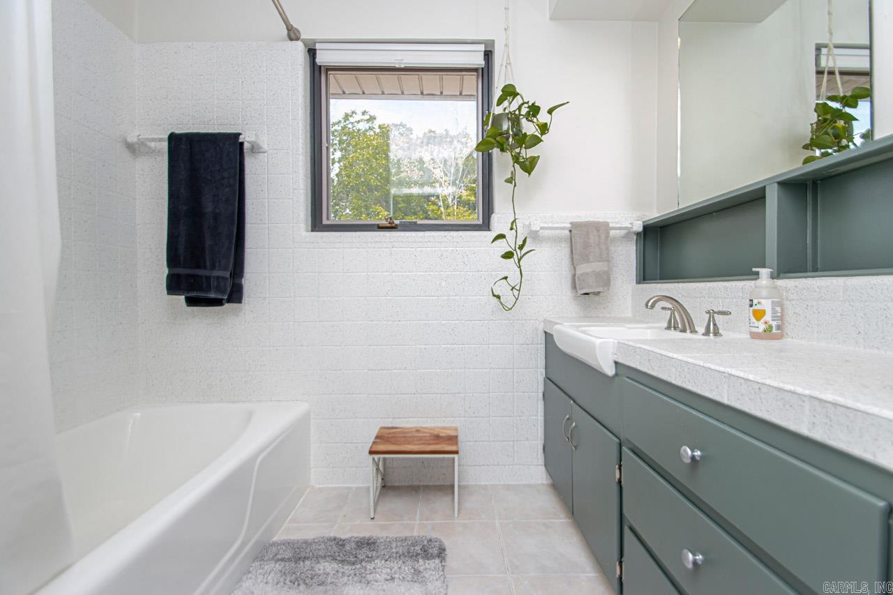 PLAZA HEIGHTS - Residential