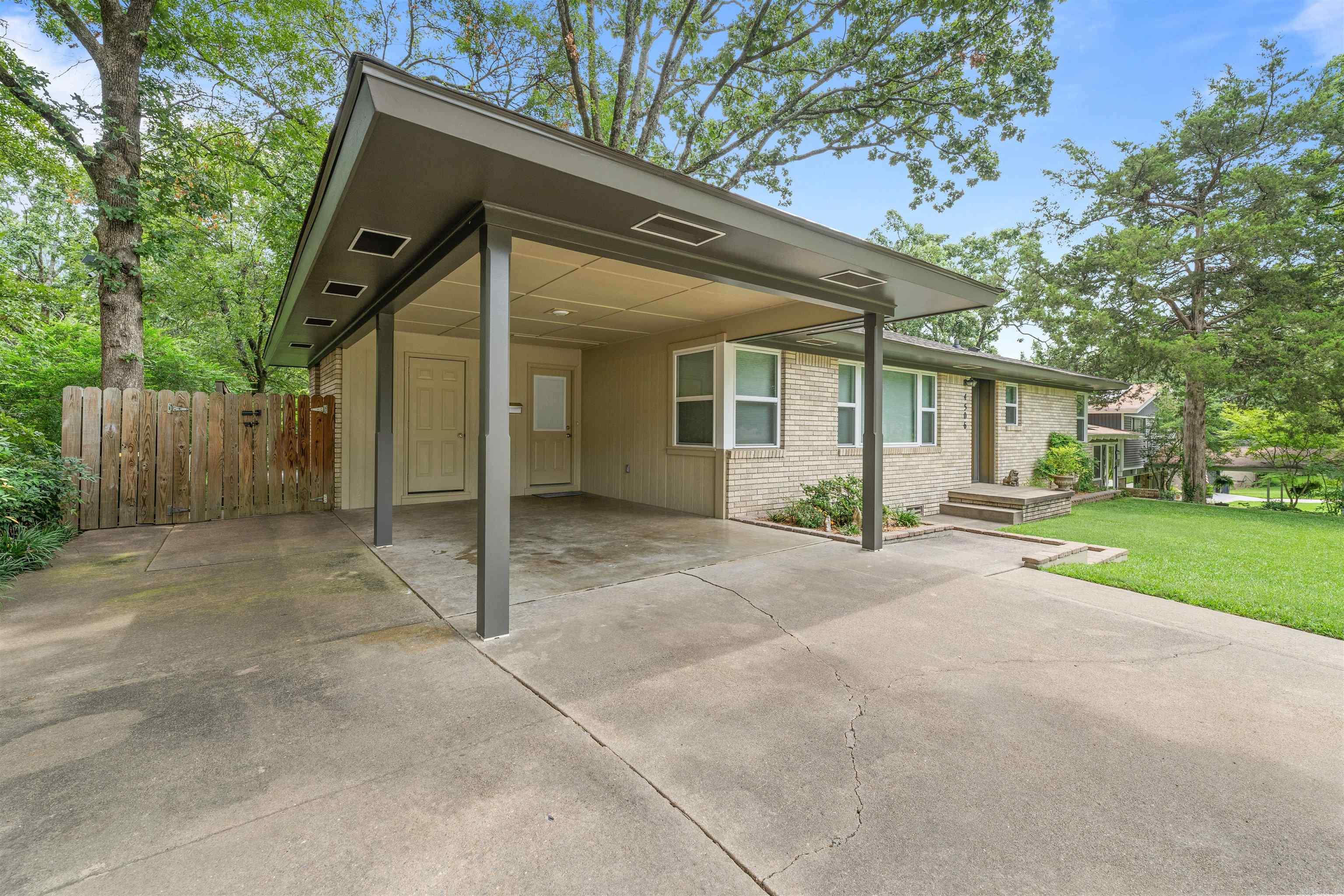 LAKEWOOD NE - Residential