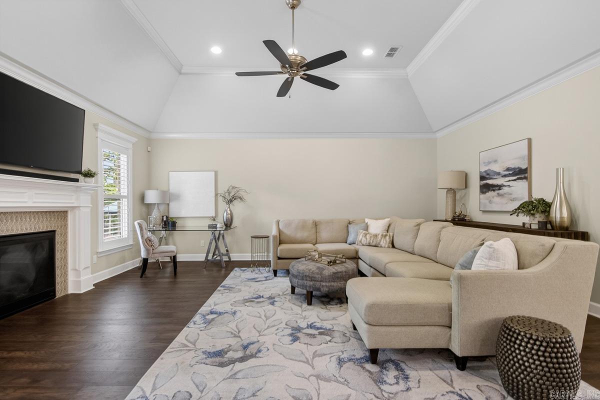 CHENAL VALLEY EPERNAY PLACE - Residential