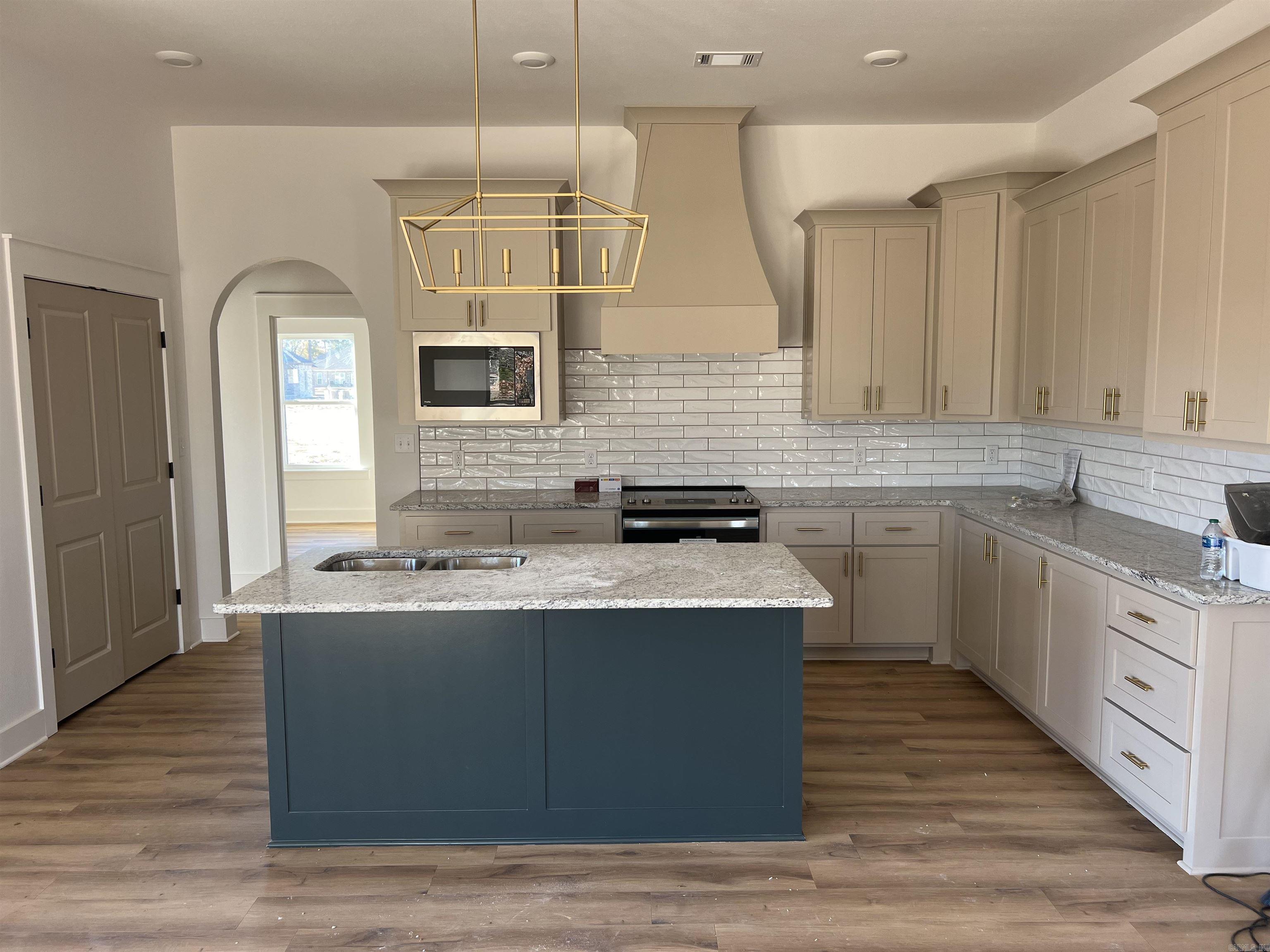 EAST MEADOW - Residential