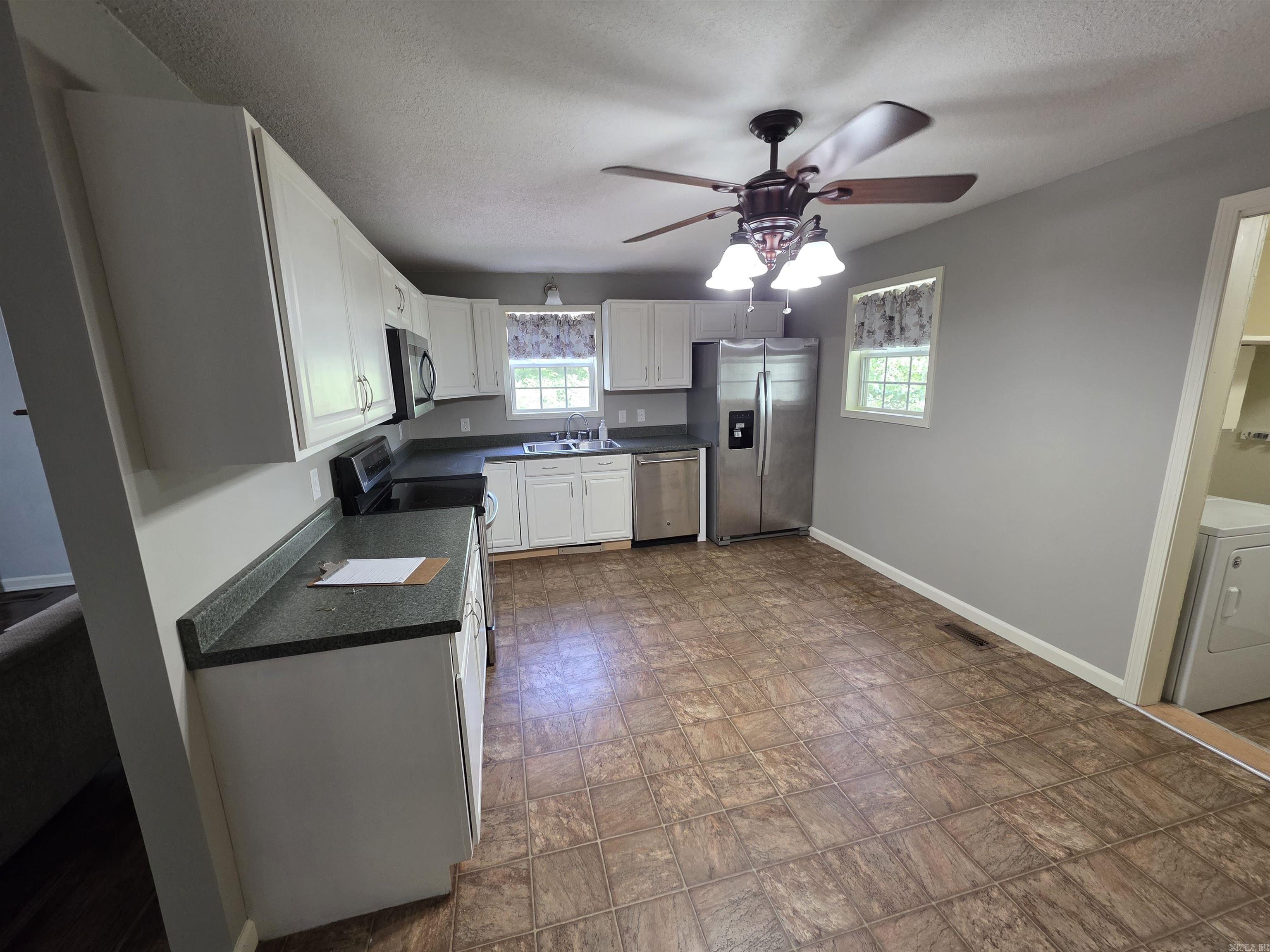 M&B PIGGOTT 2-20-8 - Residential