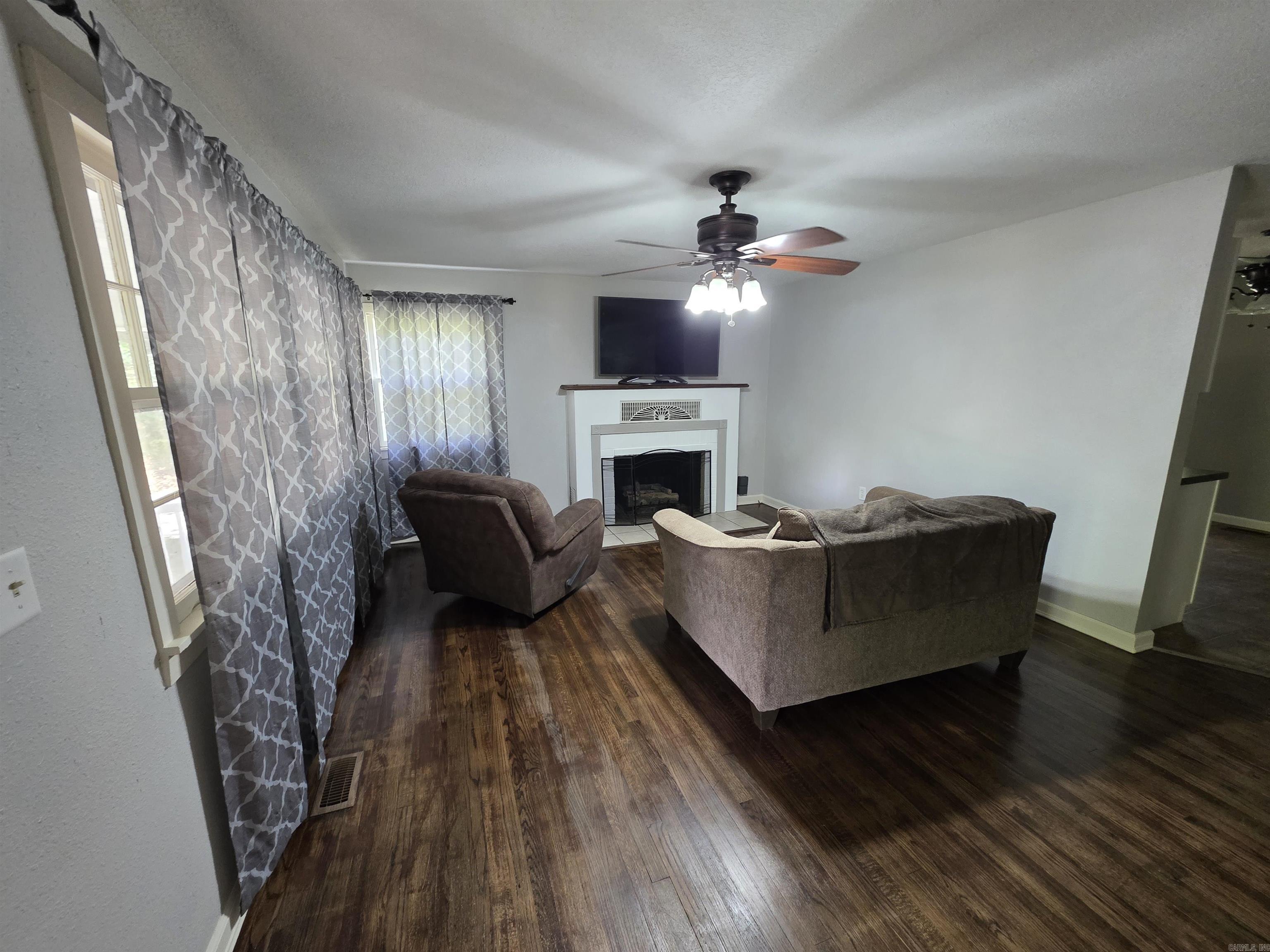 M&B PIGGOTT 2-20-8 - Residential