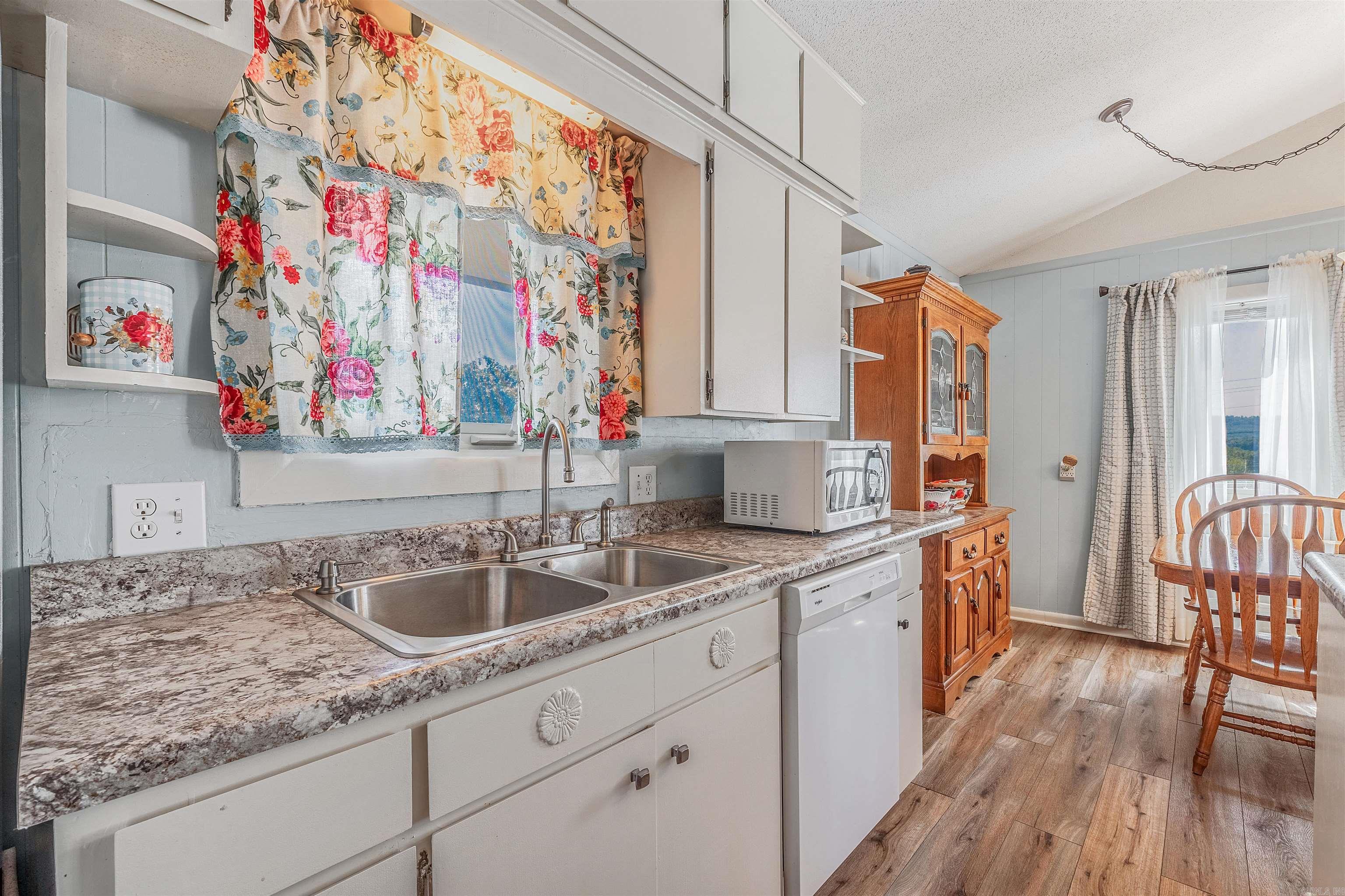 MOOREVIEW - Residential