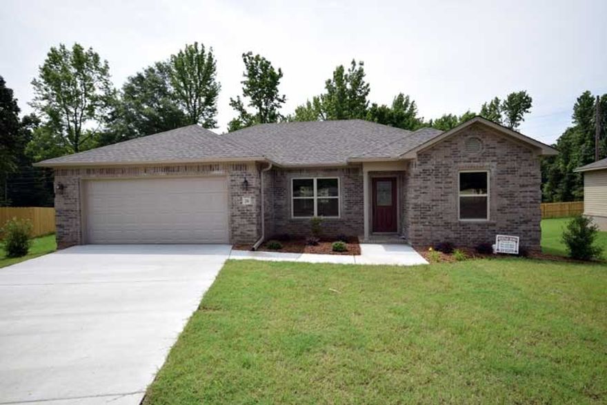 Come see Huntington,3bedroom, 2 bath, open floor plan w/custom features throughout,crown molding,tumbled stone back splash,kitchen pantry,under cabinet task lighting,ceramic floors in all wet areas,GE appliances throughout,kitchen offers an island W/plenty of storage&gorgeous Counters,master has double cultured marble vanity,large walk in closet W/ built in shelving.Exterior will be sodded & landscaped,home includes ceiling fans in all rooms,deceorative ceiling fan medallions,1year builder warranty