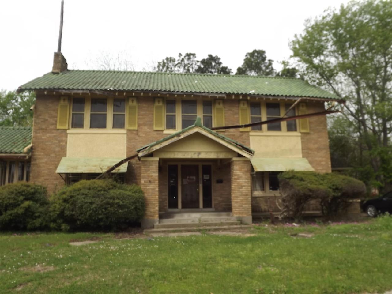 4 bedroom ,2 bath home with so much potential.Huge family room and dining room.Will make great investment property.See Agent remarks.All initial offers must be submitted via PROPOFFERS.com by selling agent.