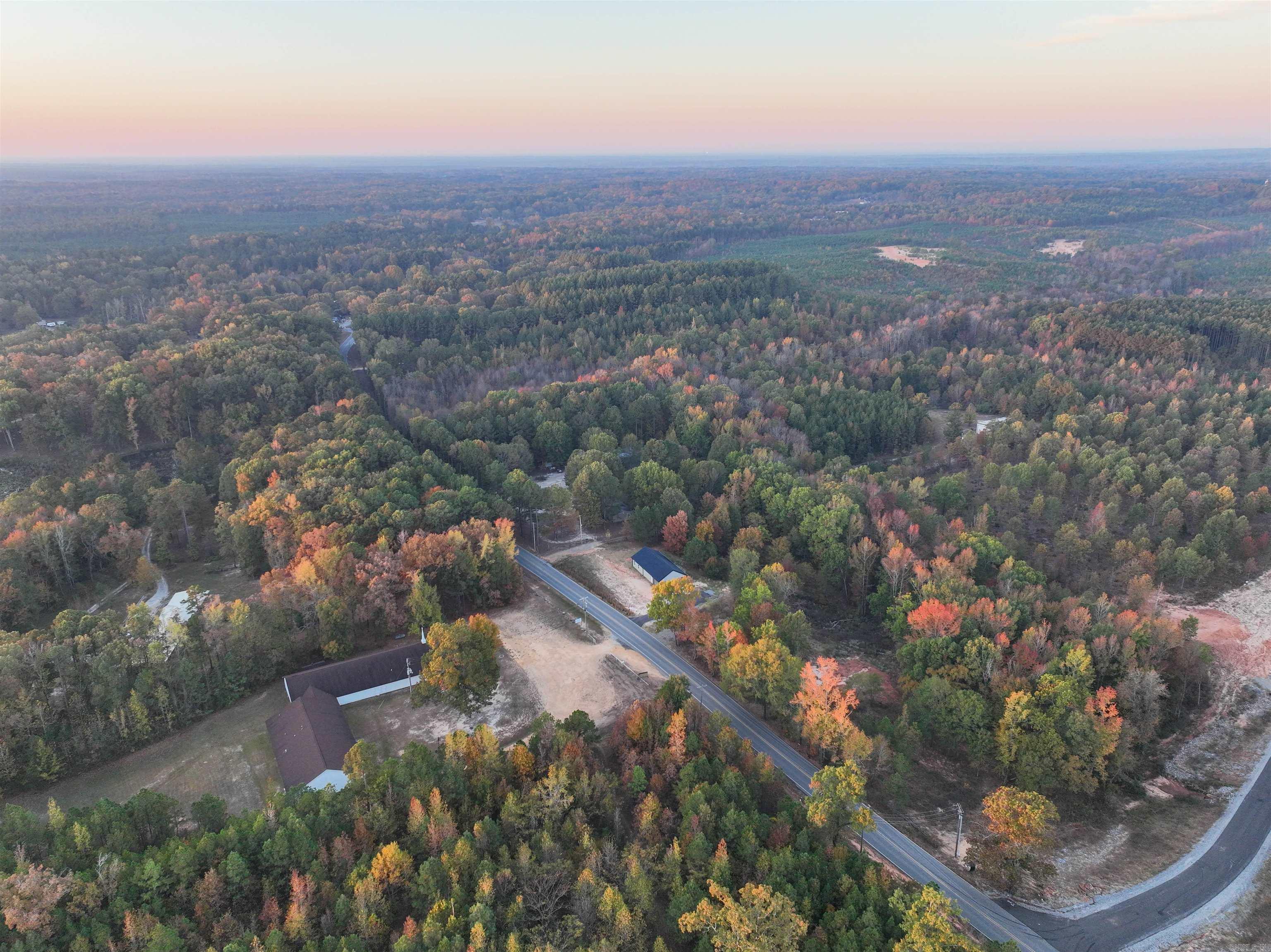 Pre-selling small acreage tract south of Little Rock. Asphalt road and utilities installed. Ready for construction.