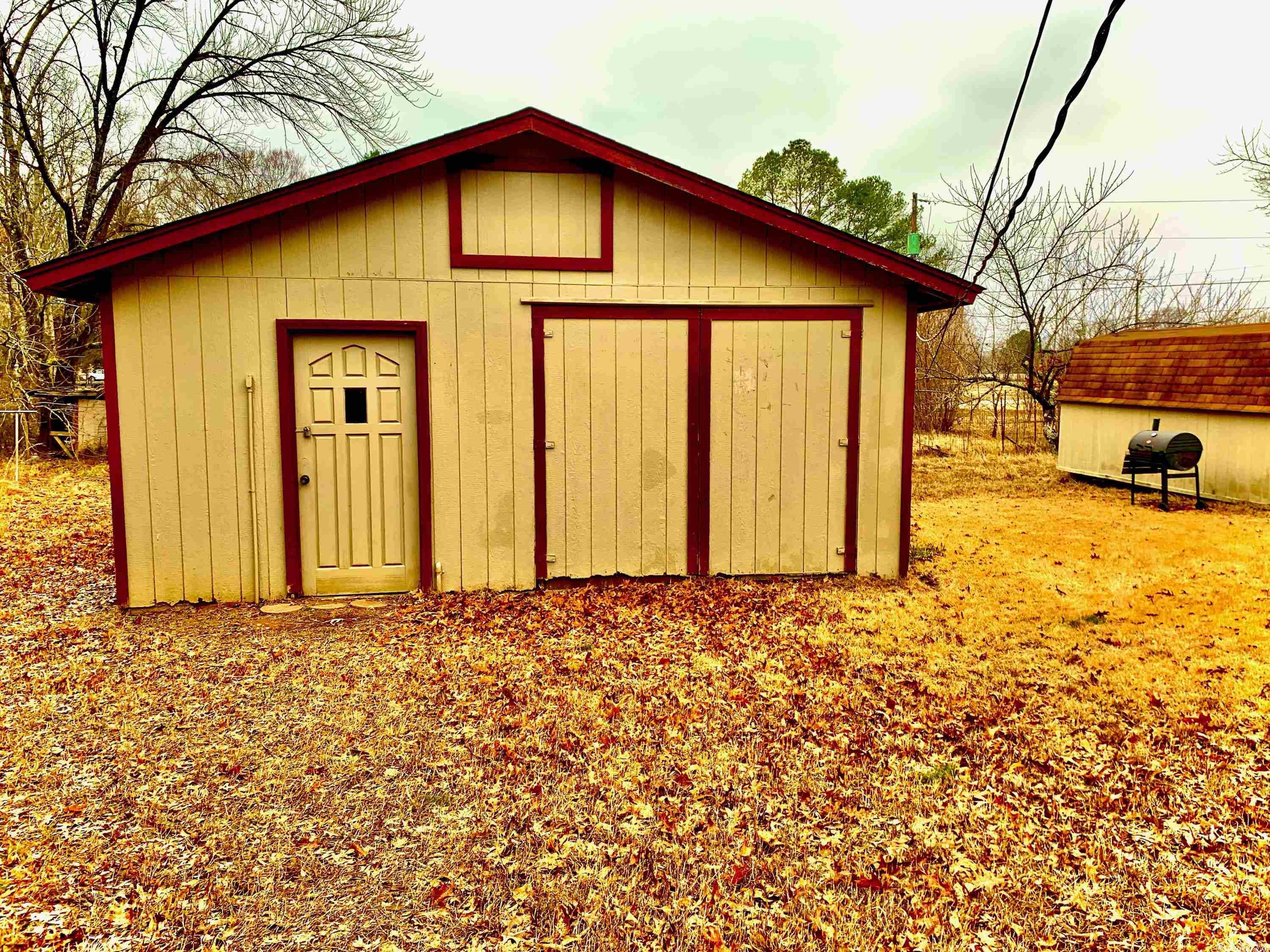 RIVER OAKS - Residential