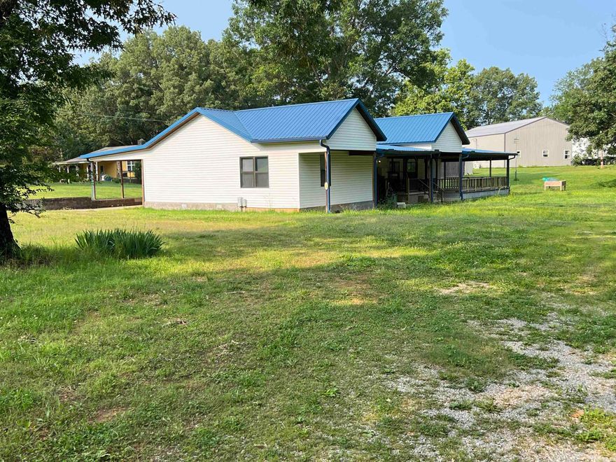 Great starter home or investment property in beautiful Mountain View, AR Nice big yard, lots of large porches to sit on in the early morning or late afternoon. Give me a call and let me show it to you !!