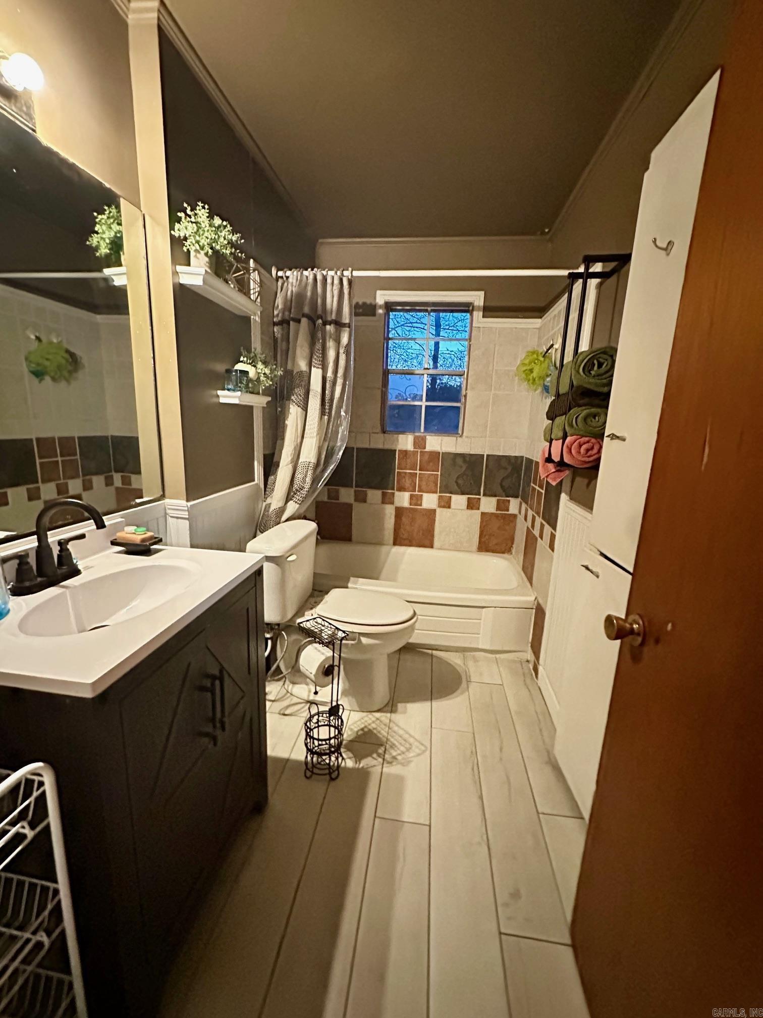 INDIAN HILLS - Residential