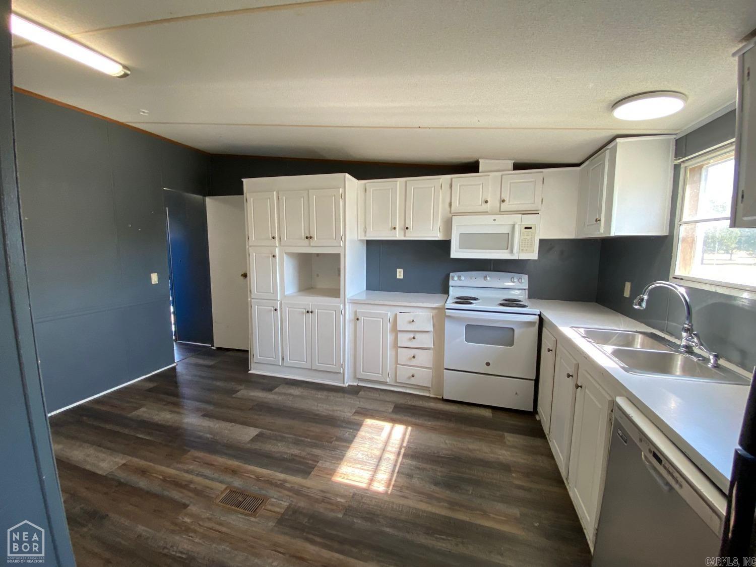 BAYOU METO PLACE - Residential