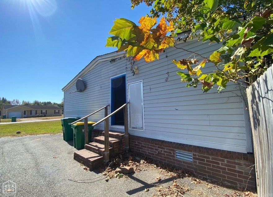 This charming 3-bedroom, 2-bath Single Family Home at 5719 Bayou Meto Loop is perfect for those seeking country living with easy access to local amenities. Situated on a spacious lot with room for outdoor activities, this home offers great potential for first-time buyers or investors. Conveniently located near Hwy 67/167, you'll enjoy quick access to shopping, dining, and schools in Cabot. The property is priced to sell and ready for you to make it your own! Don't miss this affordable opportunity—schedule your showing today!