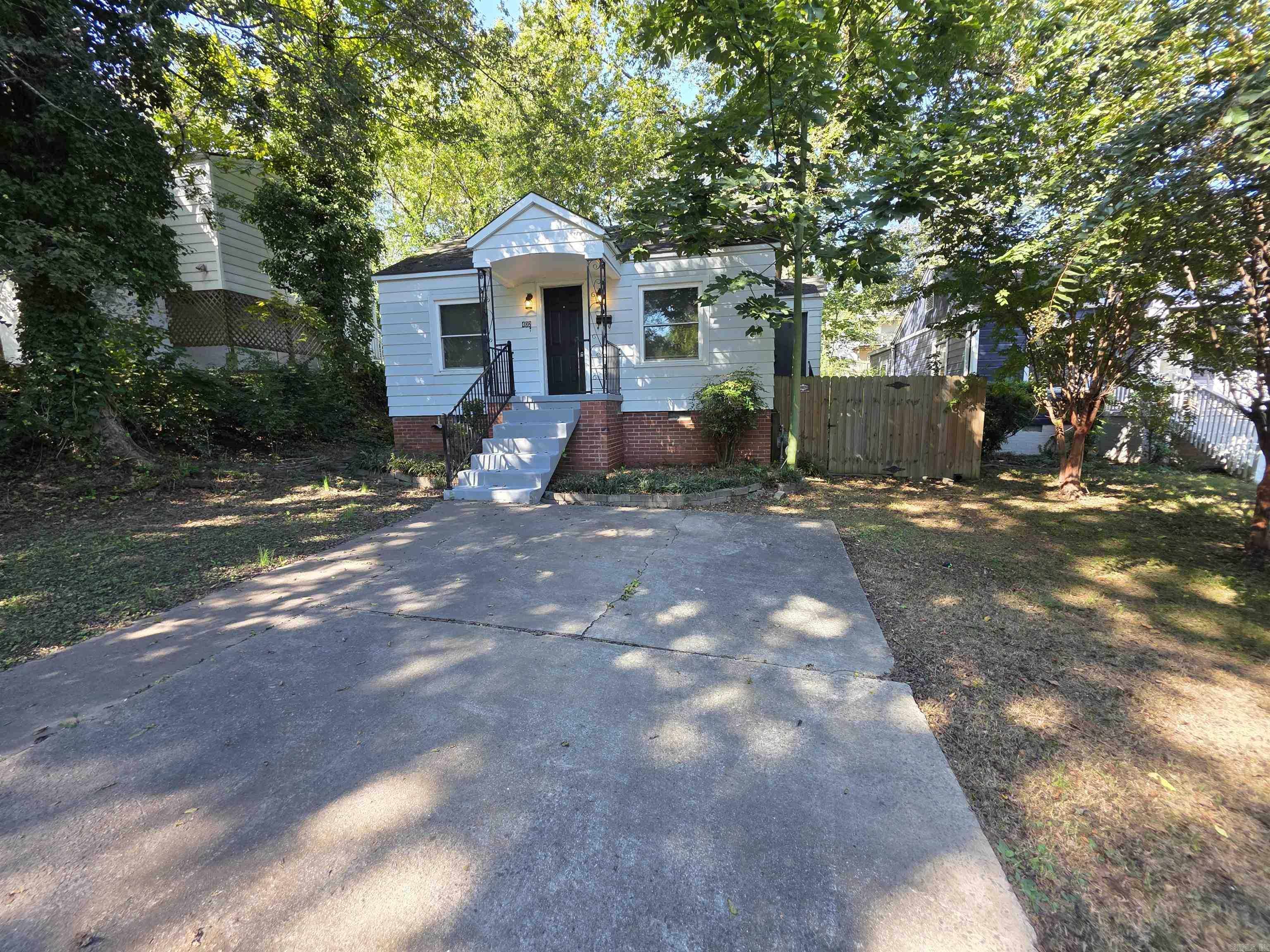 Cute 2BD/1BA near the coveted Hillcrest neighborhood of Little Rock and in walking distance to UAMS. Luxury Vinyl Flooring throughout. Living room has plenty of natural light. Kitchen comes with all appliances. Stacker washer/dryer also included. Back yard ideal for anyone with kids or pets. Close to shopping, dining, and much more! Perfect for a student, young professional, or small family. This property is managed by Hoffman Team so beware of scammers - we will never ask you to Cashapp us money. The lease for this property is for 18 months to 2 years with a 3% increase after the first year. Income must be 3x the amount of rent. Deposit, first month’s rent, and the $50 administration fee due before move in. This property does not accept section 8.