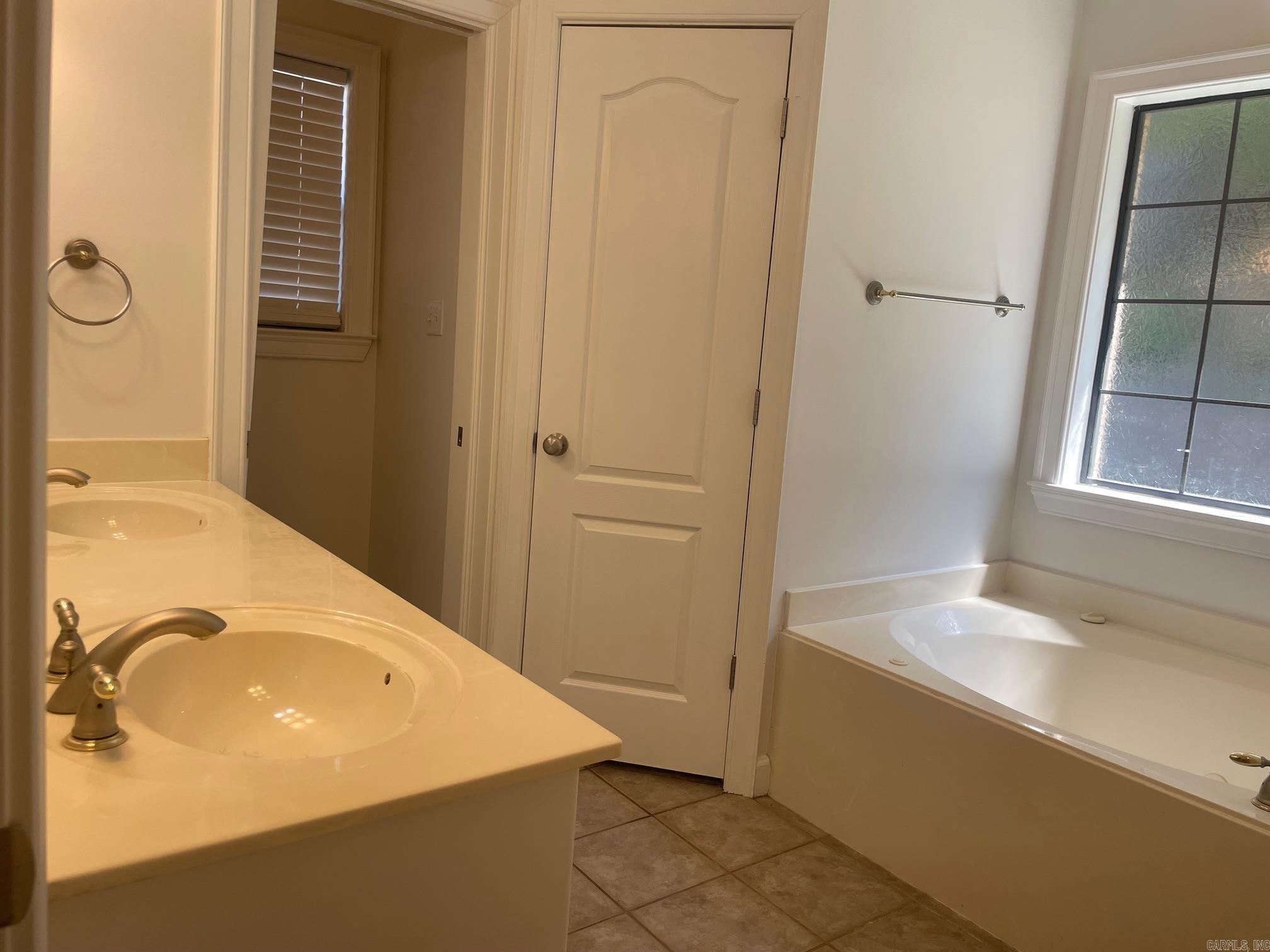 COUNTRY CLUB OF ARK THE - Residential