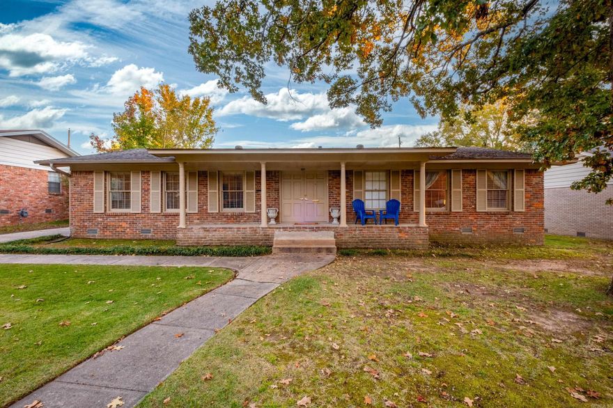 Lovely 623 Choctaw circle is a charming and well maintained home nestled on a quiet Little Rock cul-de-sac. This home featuring a light-filled, updated kitchen, comfortable bedrooms, large living spaces and a tree shaded flat lot. The house is perfect for entertaining, roomy enough for a family, and conveniently located in an established neighborhood.