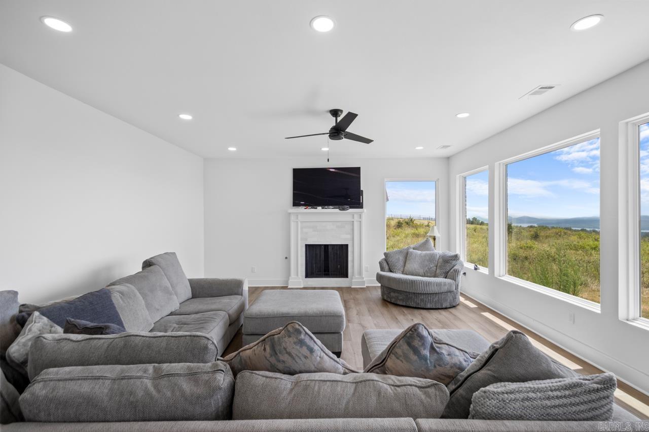 LAKEVIEW WEST - Residential