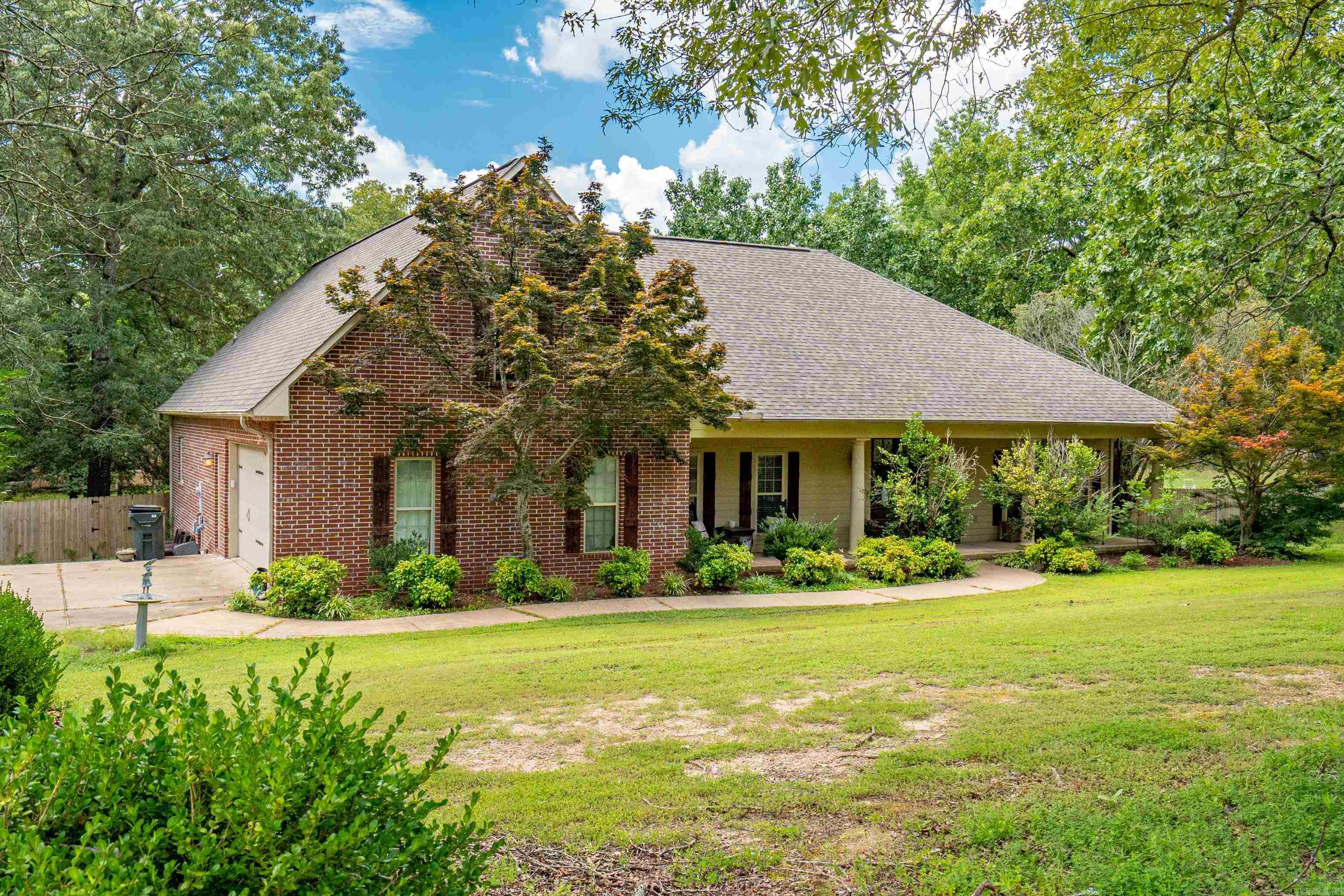 Welcome to 170 Parkway Square in Pearcy, AR! This stunning 4-bedroom, 3-bathroom custom-built home sits on approximately 1.5 acres and offers the ideal blend of comfort, elegance, and spaceājust minutes from Lake Hamilton Schools. With over 3,100 square feet of thoughtfully designed living space, this home is perfect for anyone seeking room to grow. The spacious great room features a cozy fireplace and beautiful custom trim accents, seamlessly flowing into a formal dining room thatās ideal for hosting gatherings. The kitchen is a true highlight, showcasing granite countertops, stainless steel appliances, custom cabinetry, and a bright breakfast nook that fills the space with natural light. The split floor plan offers functionality and privacy, with two bedrooms and a full bath on one side, and a spacious primary suite on the other. The primary suite includes a large walk-in closet with direct access to the laundry room for added convenience. Upstairs, you'll find the fourth bedroom, another full bath, and a versatile bonus areaāperfect for a home office, gym, or media room. Step outside to enjoy the fully fenced backyard, perfect for relaxing evenings outdoors.