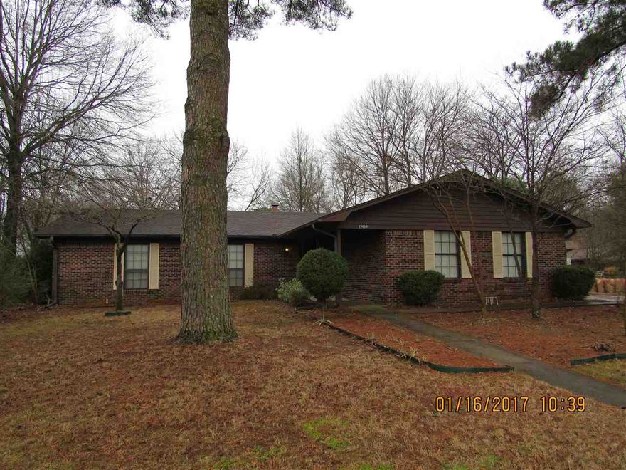 Updated home on corner lot in Creekwood, 3 bedrooms, 2 full baths, updated kitchen with all appliances including refrigerator, washer & dryer, oversized family room with fireplace, enclosed patio, side entry garage. No Pets.