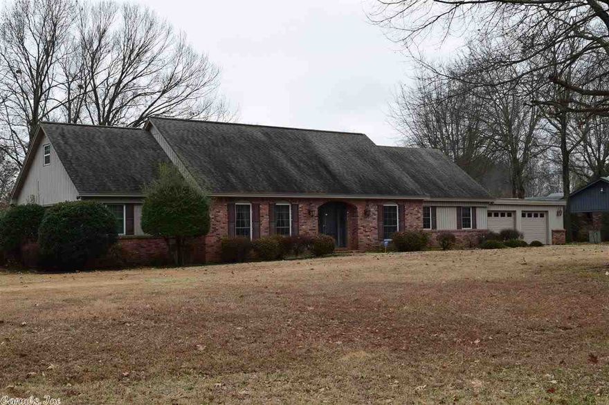 Wonderful custom built home on huge corner lot. Formal Living and Dining, den w/FP. Garden room, sunroom, office w/safe, game room and Safe Room down. Upstairs has 3 BR's and playroom. Guest house/In law quarters with 985sf w/ workshop, not in sf. Garden rm. and sun rm. not counted in SF.  House total over 4800 under roof. Sprinkler system, security system with cameras and motion detectors. Zoned H & A. This one has it all.