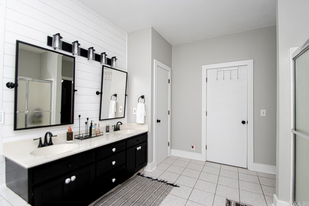 SHADY MEADOWS - Residential