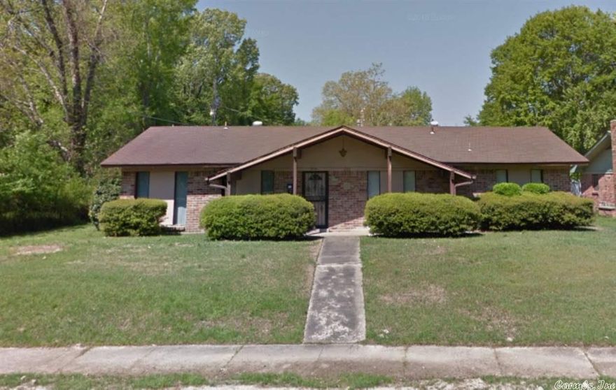 Nice! Well kept brick home in the heart of Pine Bluff. Very quiet neighborhood. This house is a gem. A great starter home or investment property. Move-in ready!
