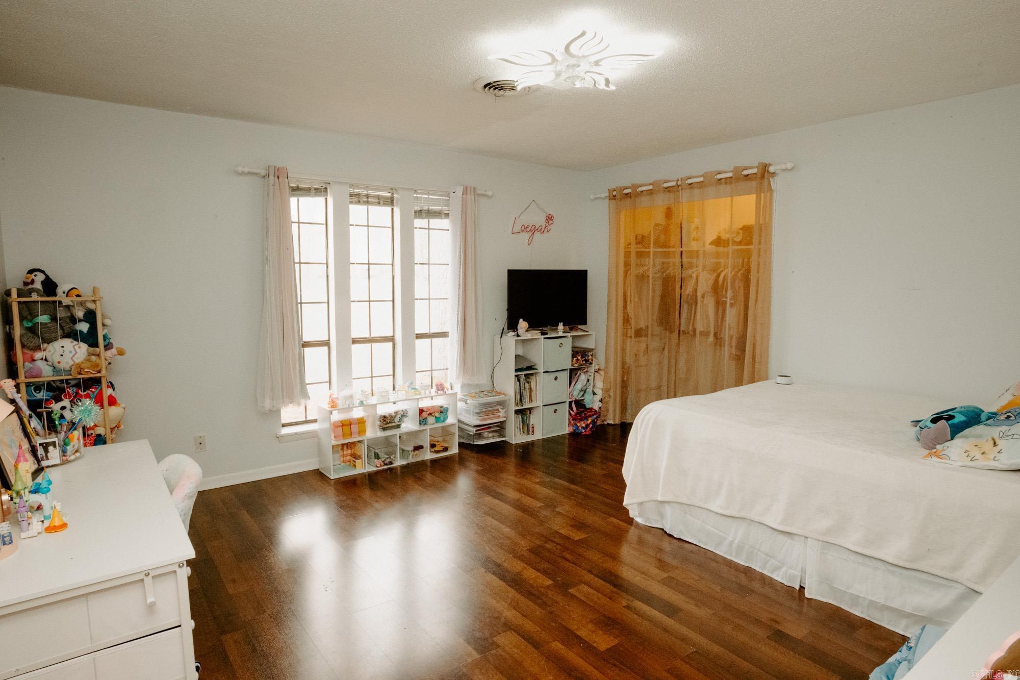 DARK FOREST PLACE - Residential