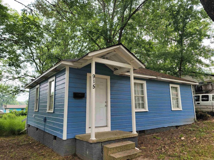 Affordable Remodel! Check out this cute 2 bedroom 1 bathroom recent remodel in Benton School District. Seller has done electrical, plumbing, paint and flooring along with lots of other extras. It is priced to sell and awaiting its new owner! Don't miss this one! Make an offer!