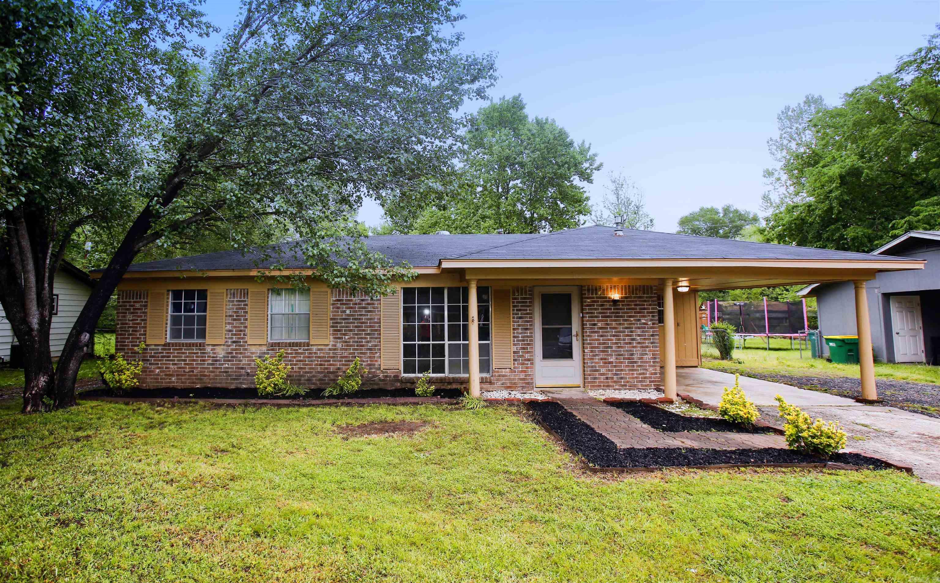 Cute 3BD/1BA in the quiet area of Sherwood that is waiting for you to call home. Luxury vinyl flooring in the living room. Granite countertops in kitchen. Eat-in-kitchen perfect for enjoying meals with family or friends. Good size yard perfect for anyone with kids or pets. This property is managed by Hoffman Team so beware of scammers - we will never ask you to Cashapp us money. The lease for this property is for 18 months to 2 years with a 3% increase after the first year. Income must be 3x the amount of rent. Deposit, first month’s rent, and the $50 administration fee due before move in. This property does not accept section 8.