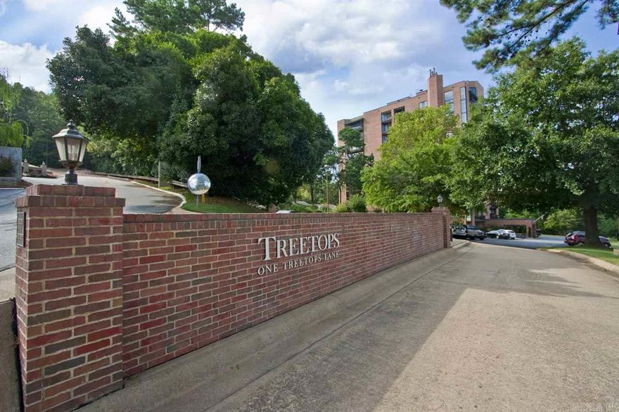 Treetops is an 11-floor luxury condominium with river, woodlands & downtown views, built in 1982. The building offers 24hr concierge service, beautifully landscaped heated pool area and grounds, community room, basic cable, 2 elevators, 115 parking spaces, individual private storage units and a generator. Two bedrooms and two bathroom. Completely renovated, hardwood floors, and front view.