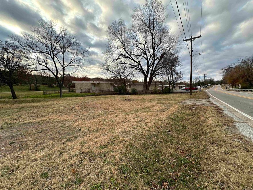 These spacious city lots offer the convenience of electric, city water, and city sewer already available, making them ready for your new build. Located just minutes from the Yellville School District, this property provides both accessibility and community charm. Whether you’re planning a family home or an investment project, this location combines small-town living with essential utilities in place.