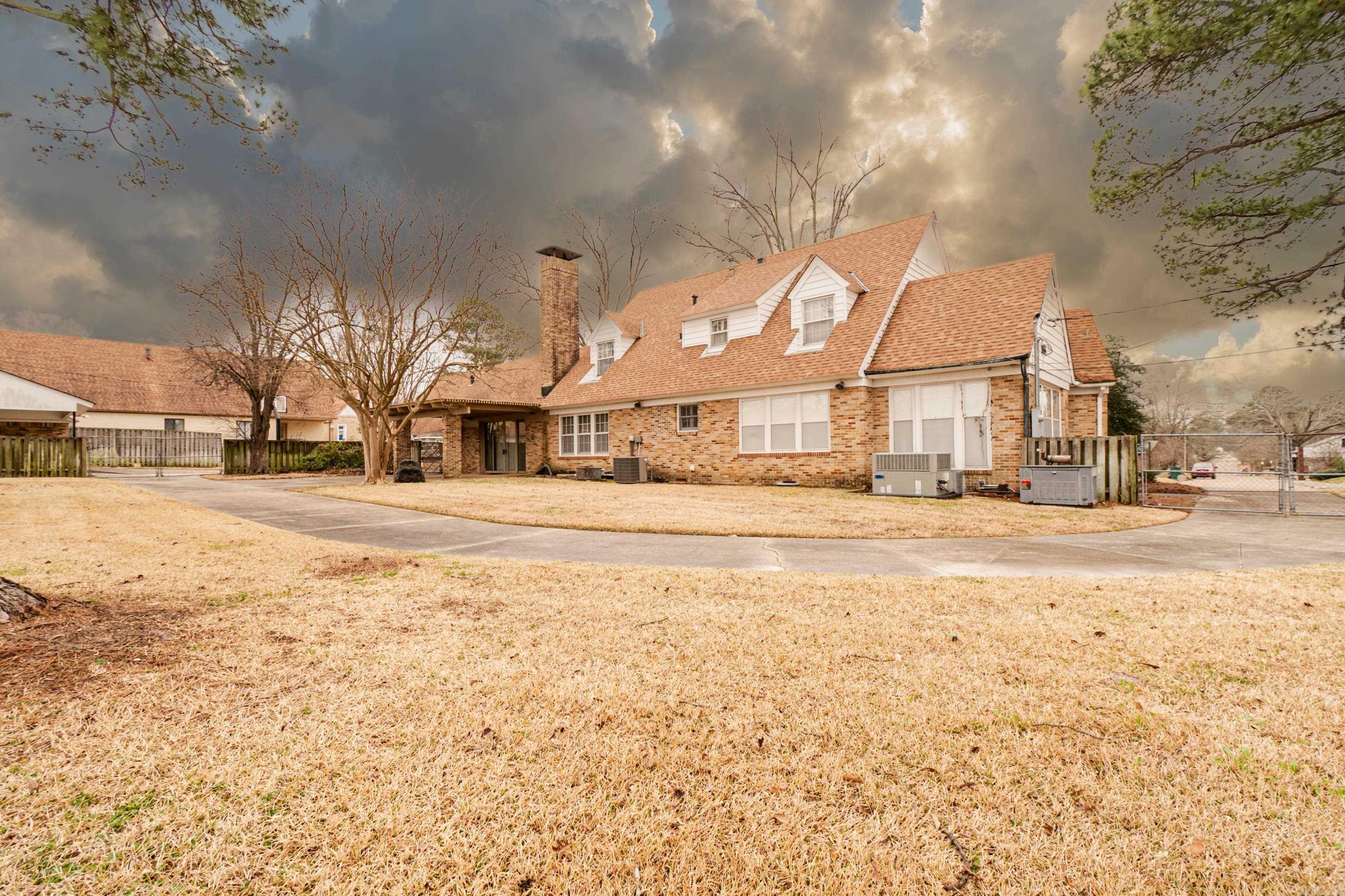 COMBS 2ND - Residential