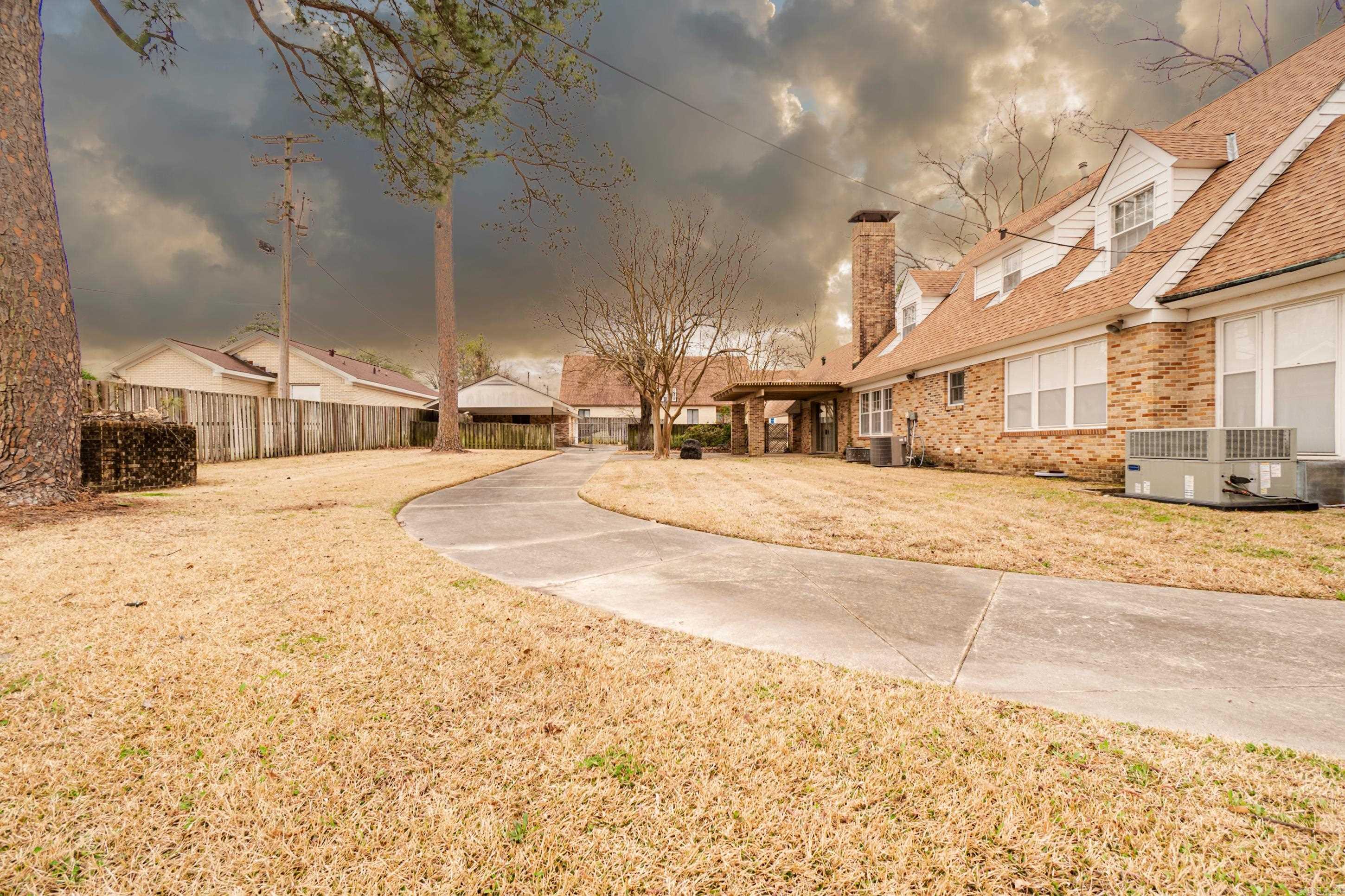 COMBS 2ND - Residential