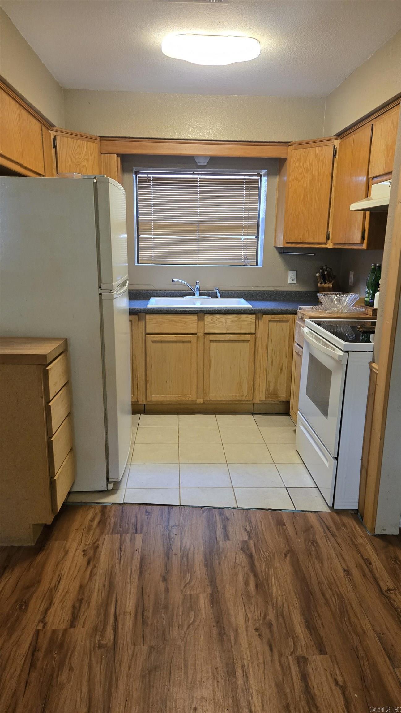 GLAZY PEAU ACRES - Residential
