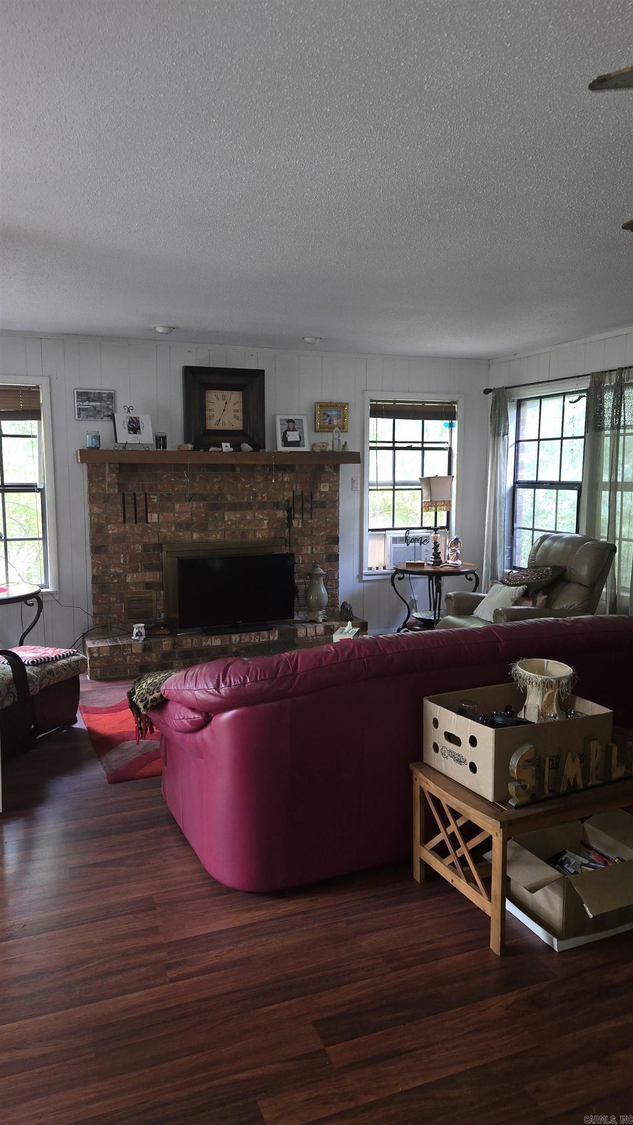 GLAZY PEAU ACRES - Residential
