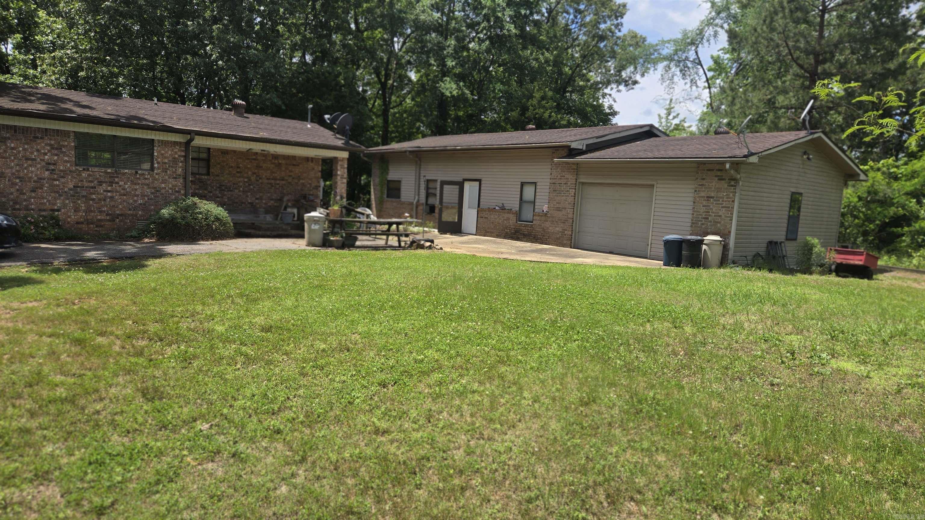 GLAZY PEAU ACRES - Residential