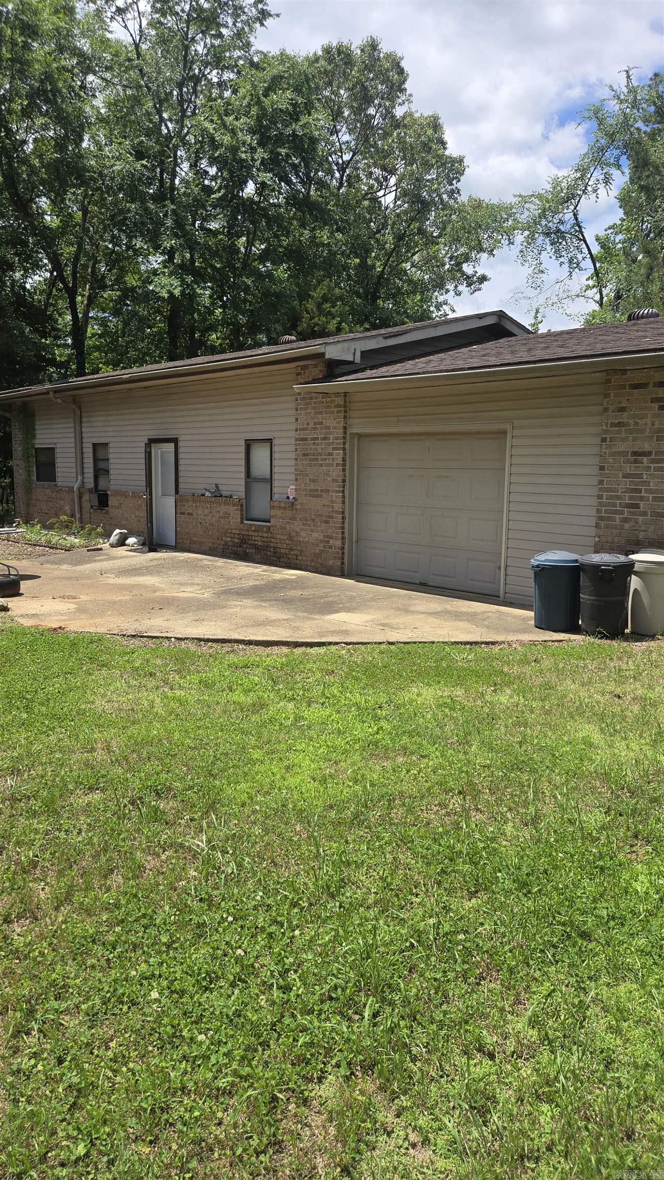 GLAZY PEAU ACRES - Residential