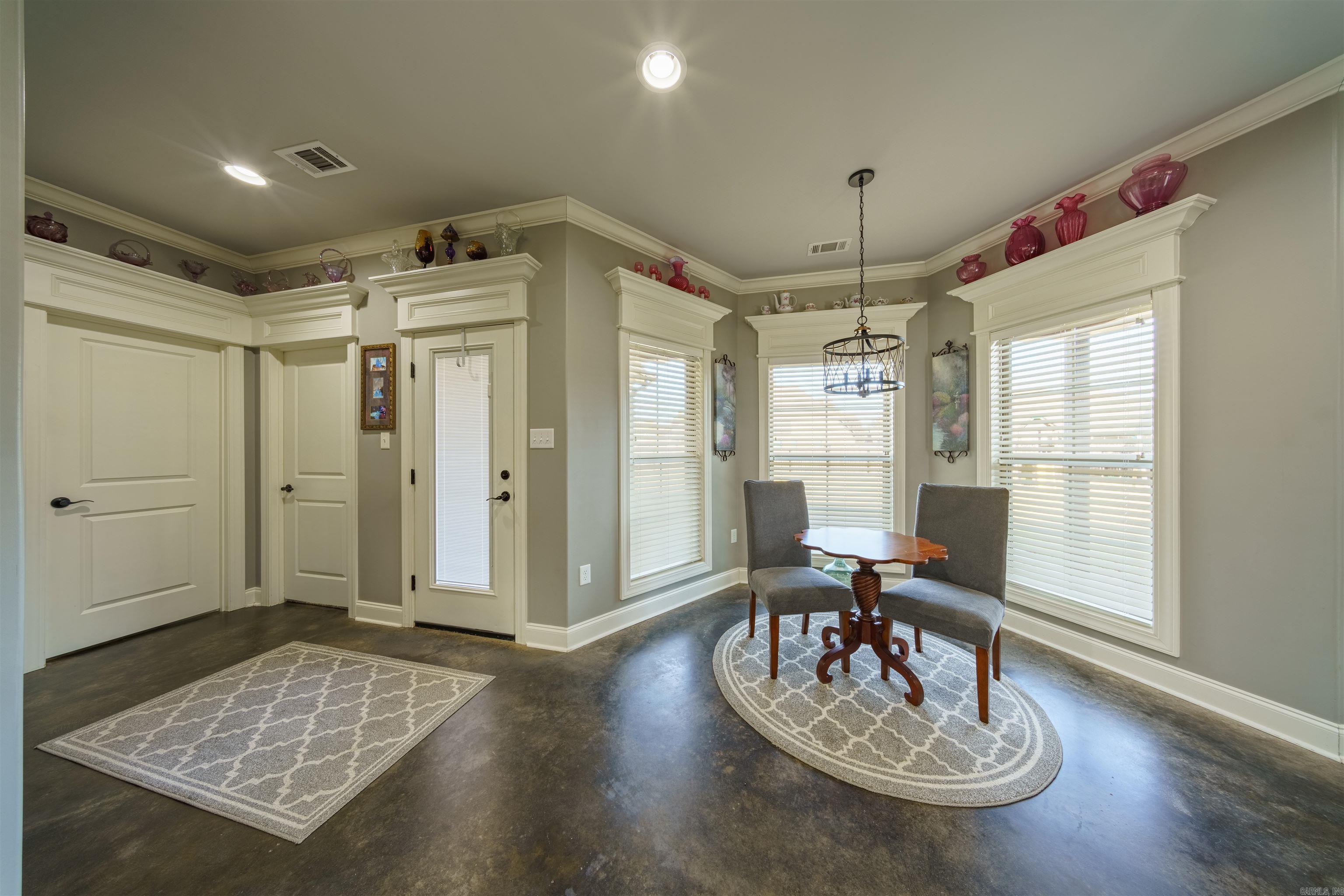 COUNTRY CLUB ESTATES - Residential