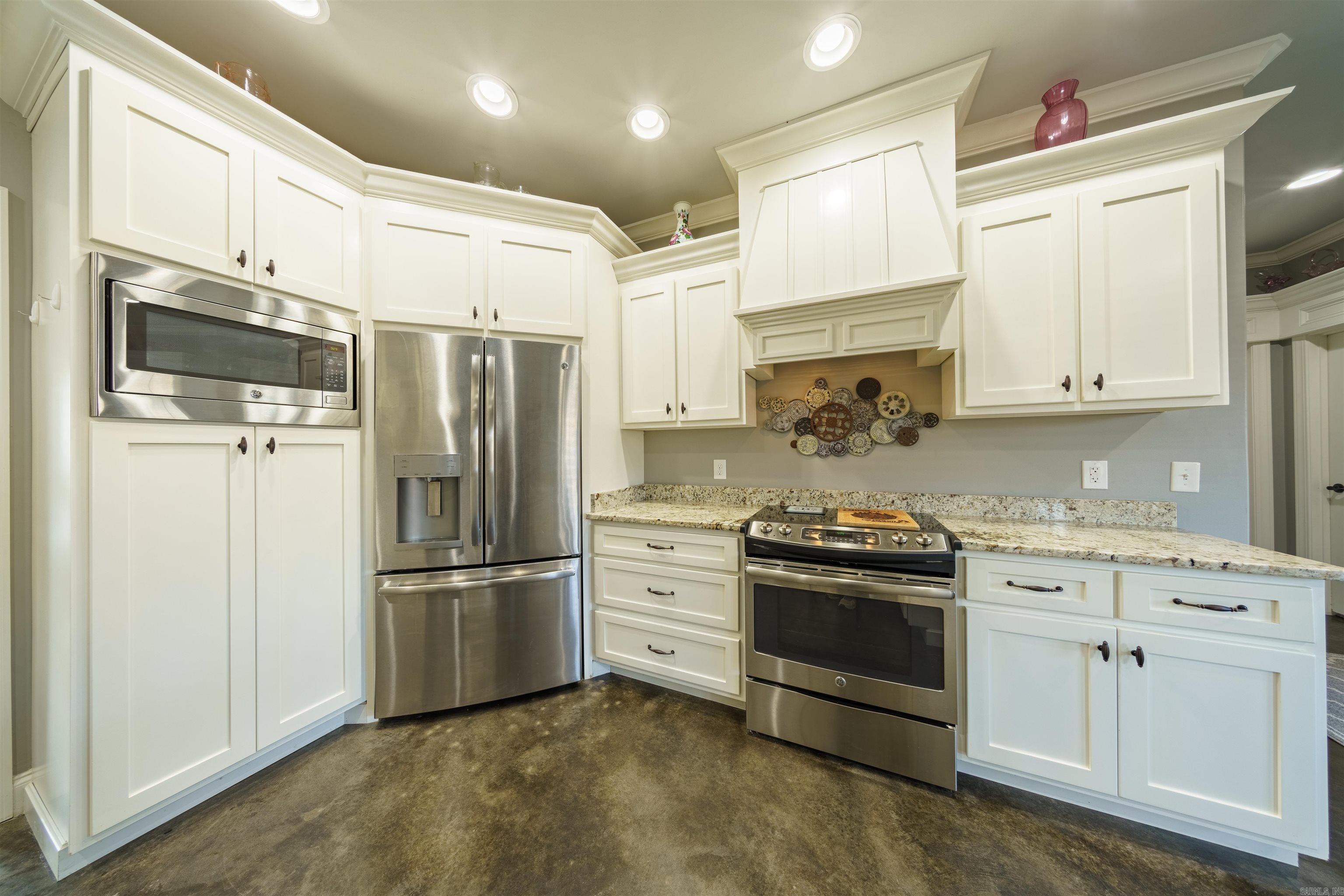 COUNTRY CLUB ESTATES - Residential