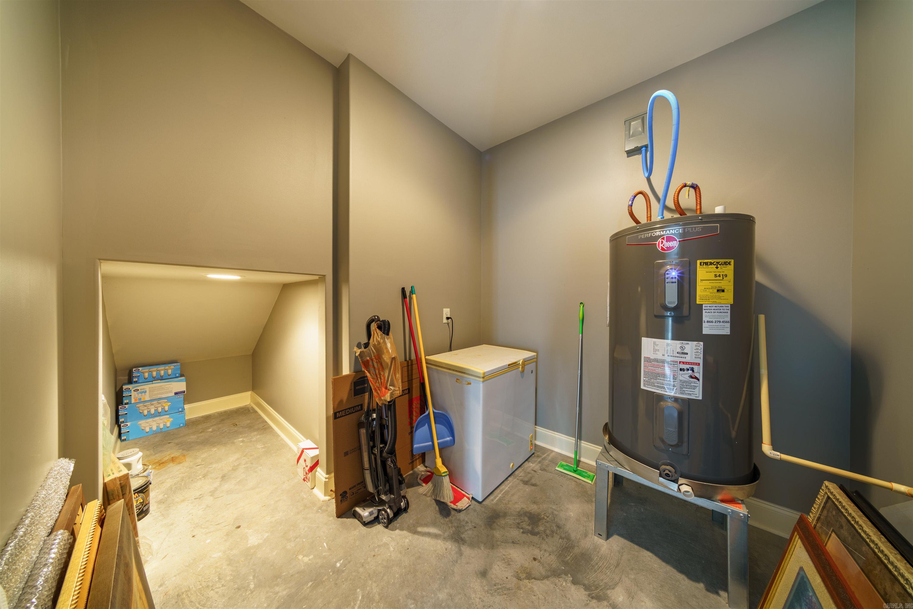 COUNTRY CLUB ESTATES - Residential