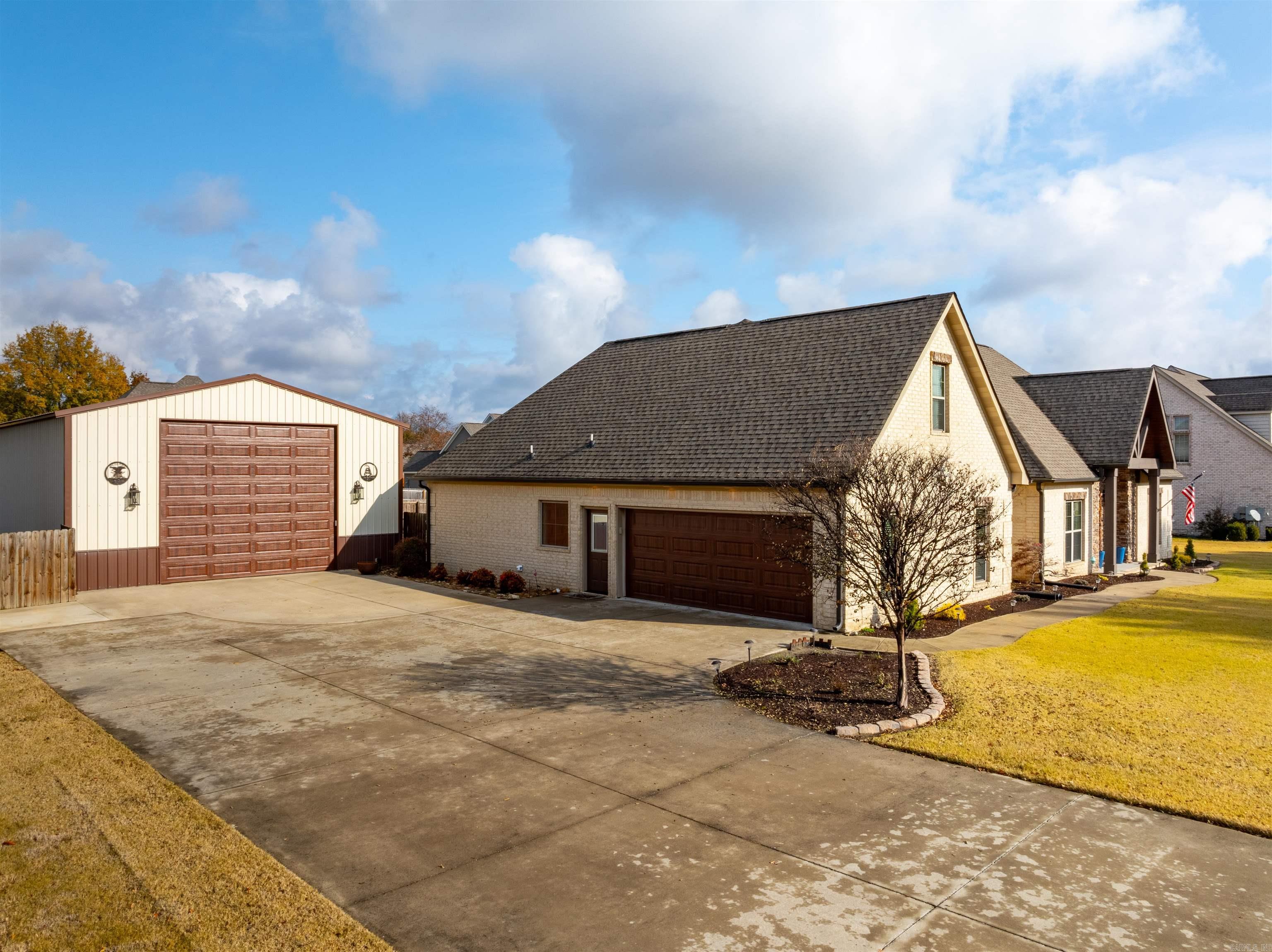 COUNTRY CLUB ESTATES - Residential