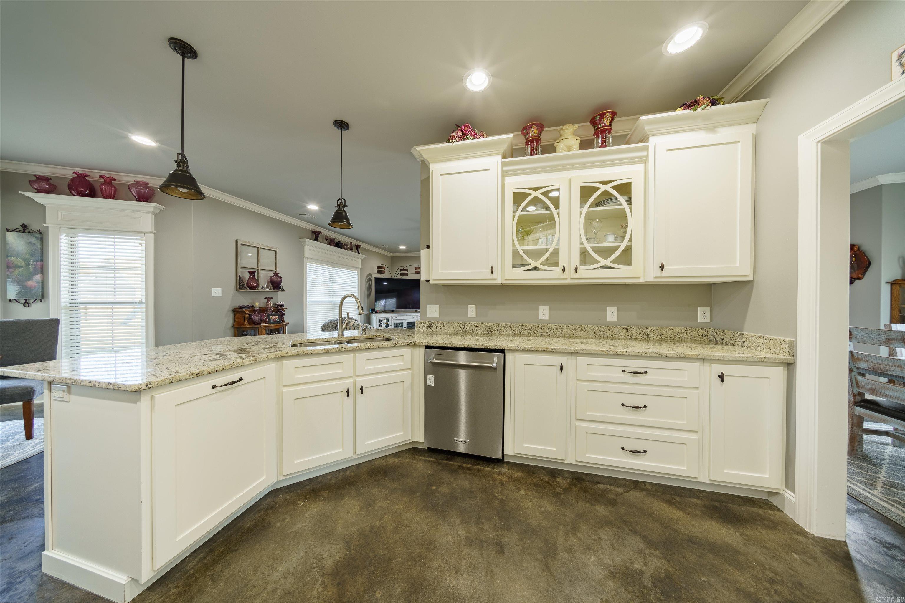 COUNTRY CLUB ESTATES - Residential