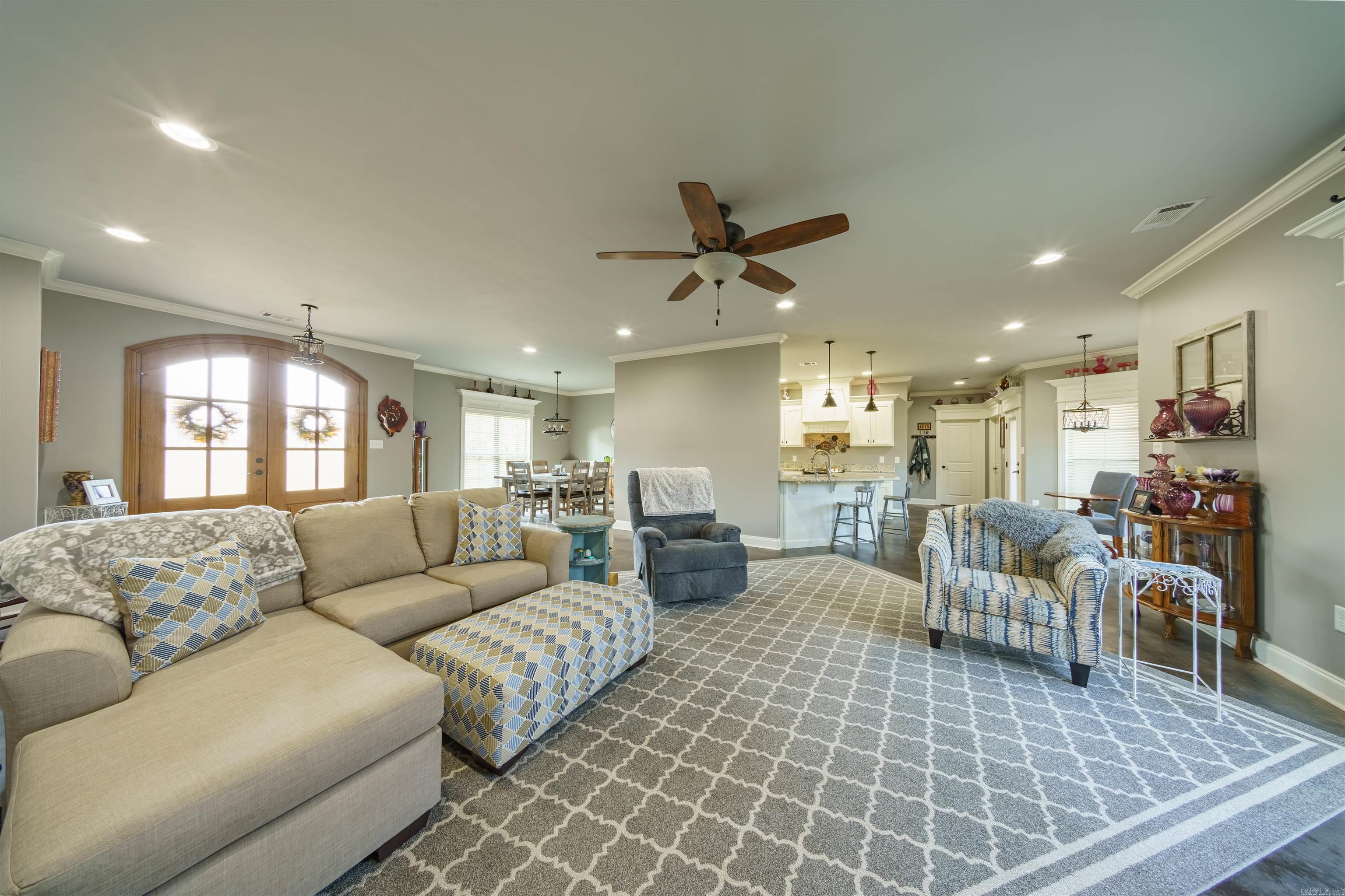 COUNTRY CLUB ESTATES - Residential