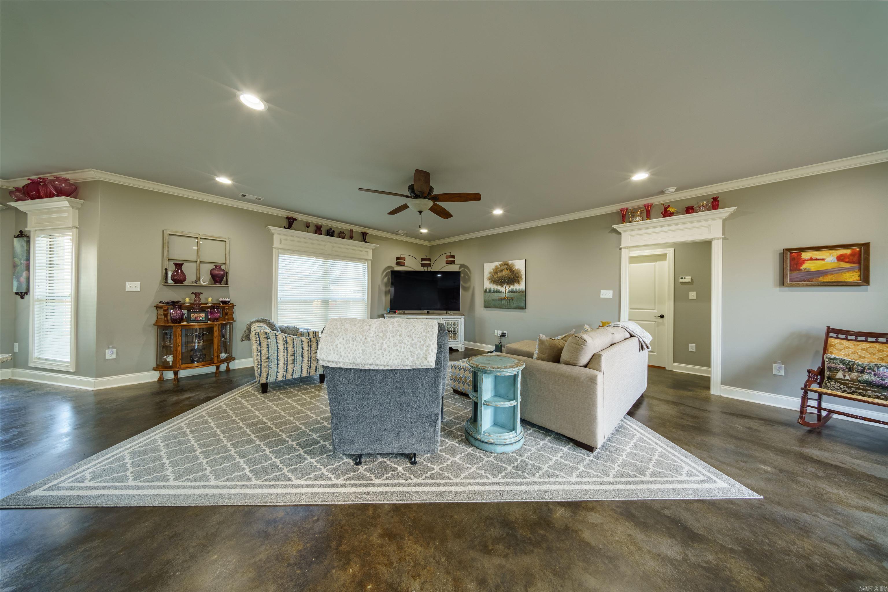 COUNTRY CLUB ESTATES - Residential