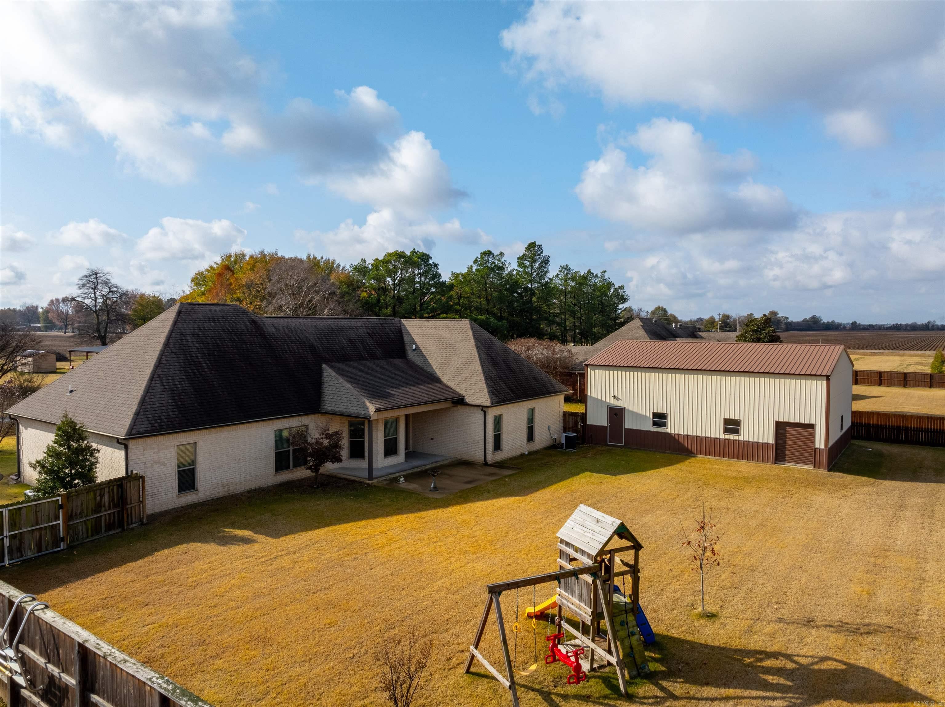 COUNTRY CLUB ESTATES - Residential