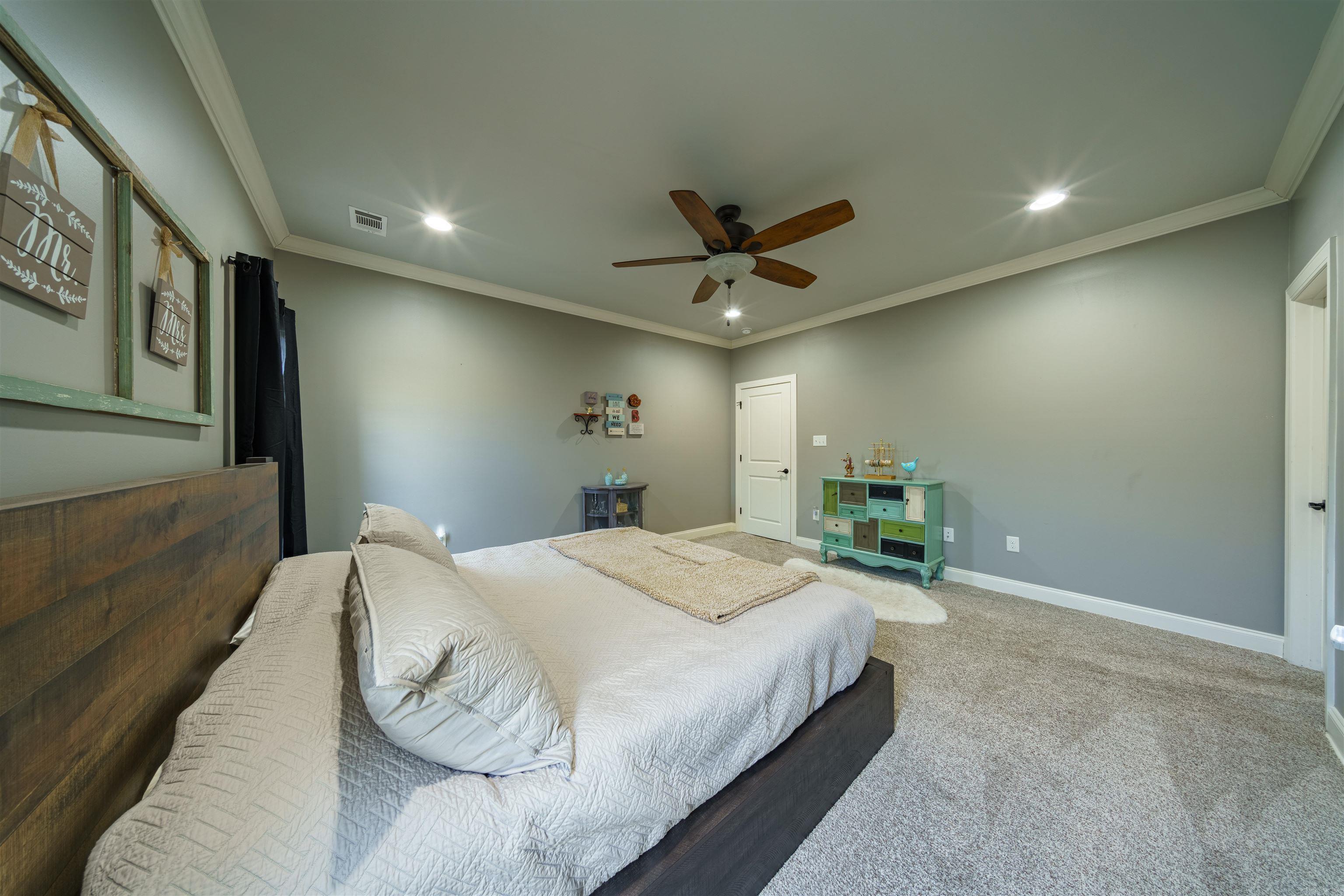 COUNTRY CLUB ESTATES - Residential