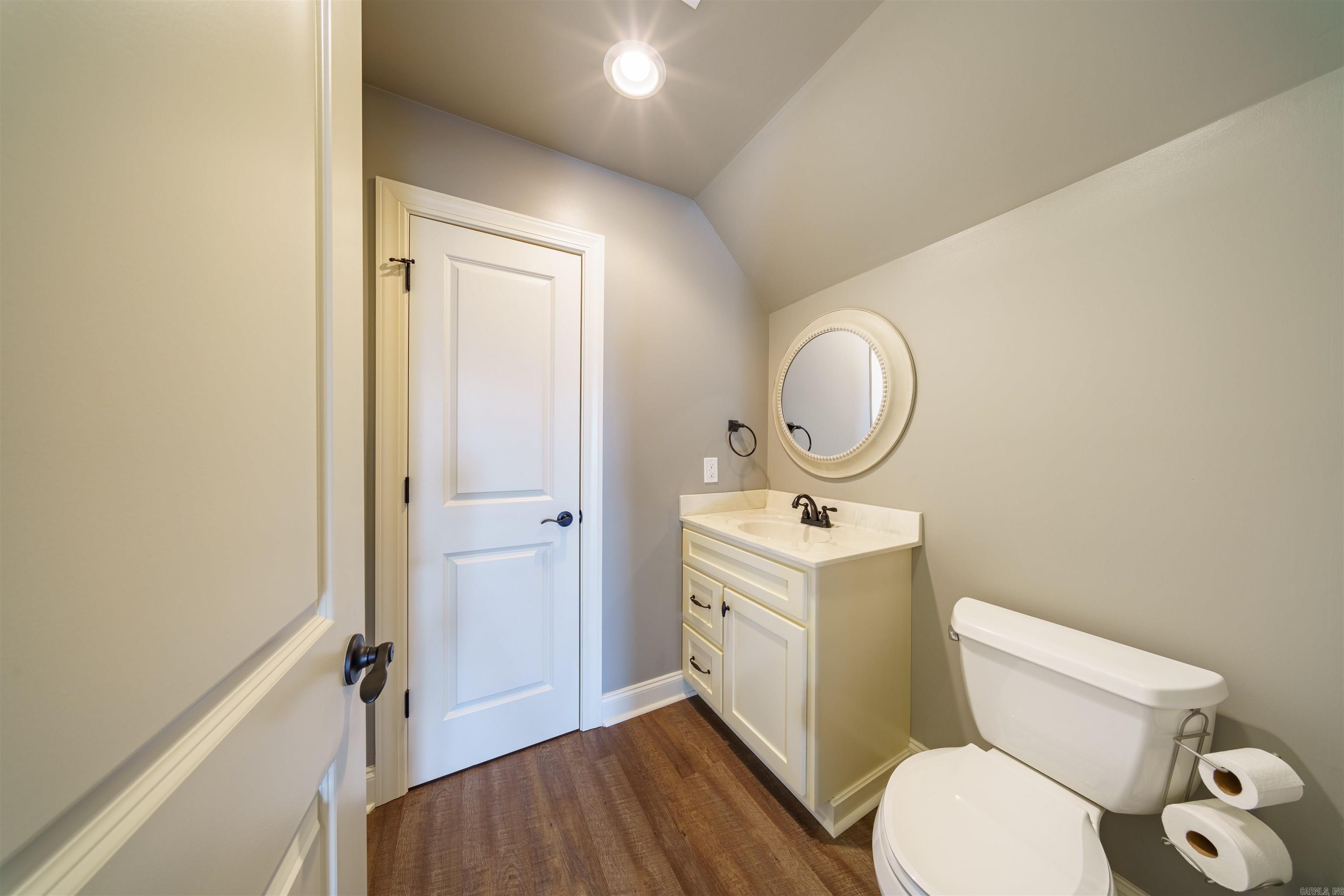 COUNTRY CLUB ESTATES - Residential