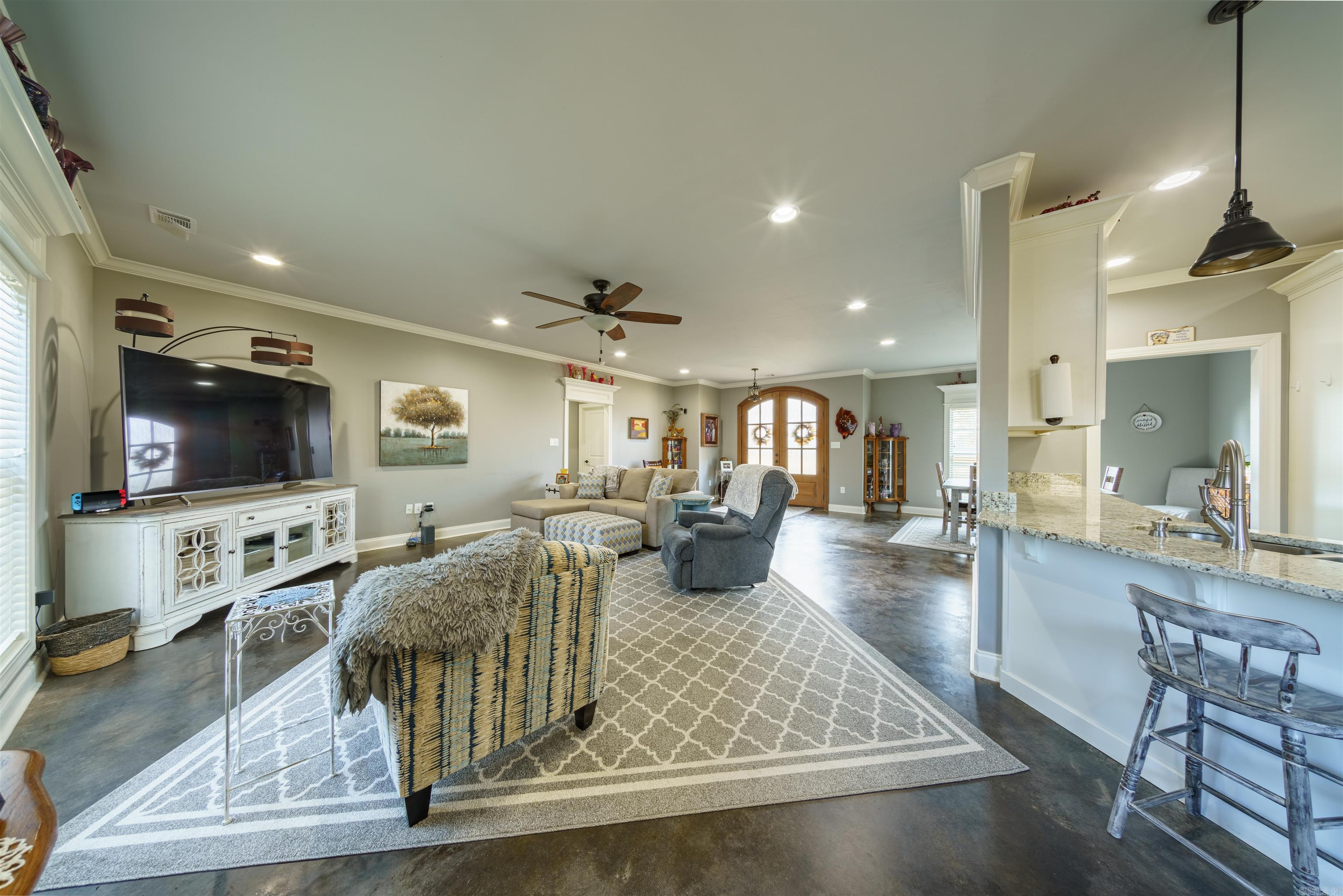 COUNTRY CLUB ESTATES - Residential