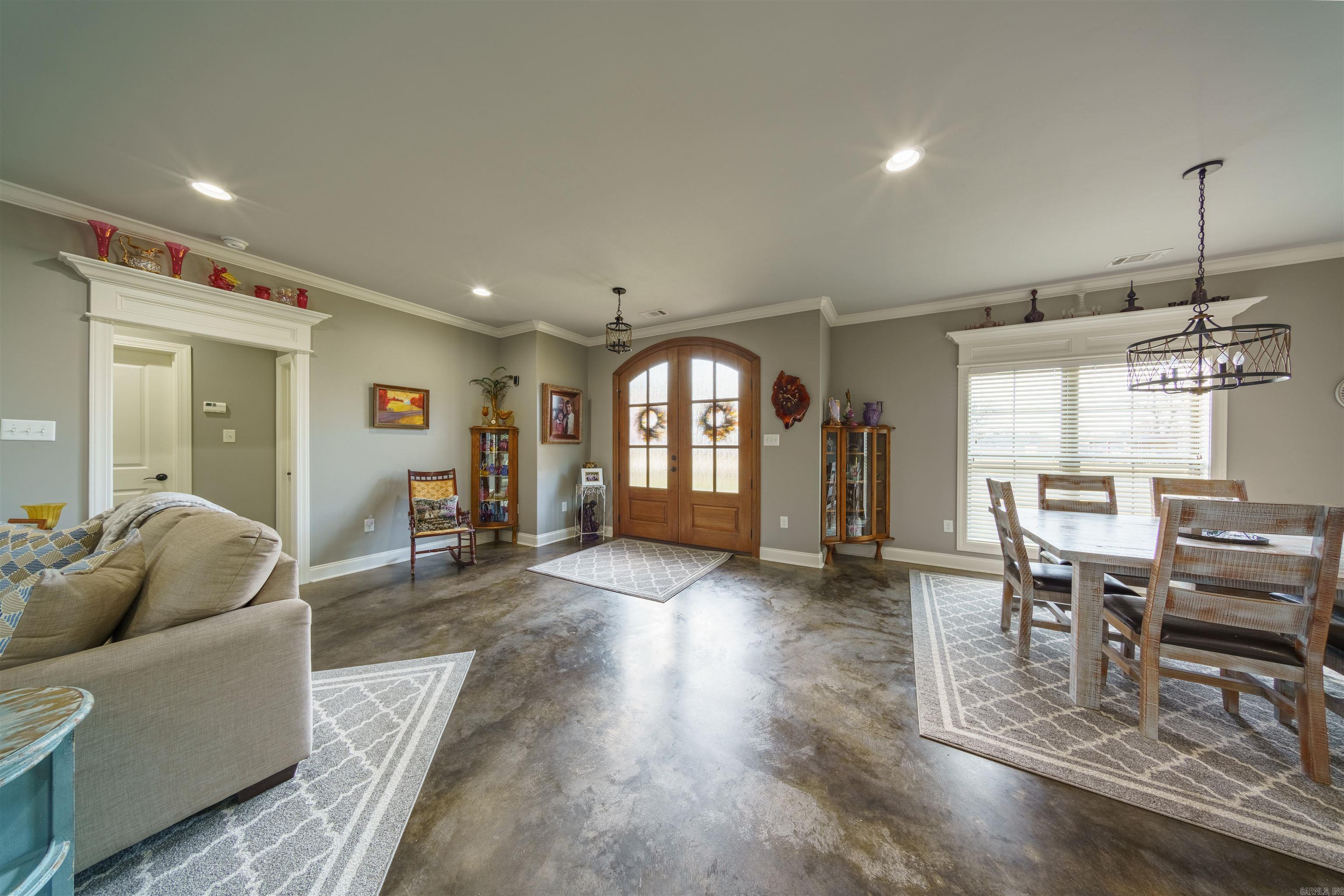 COUNTRY CLUB ESTATES - Residential